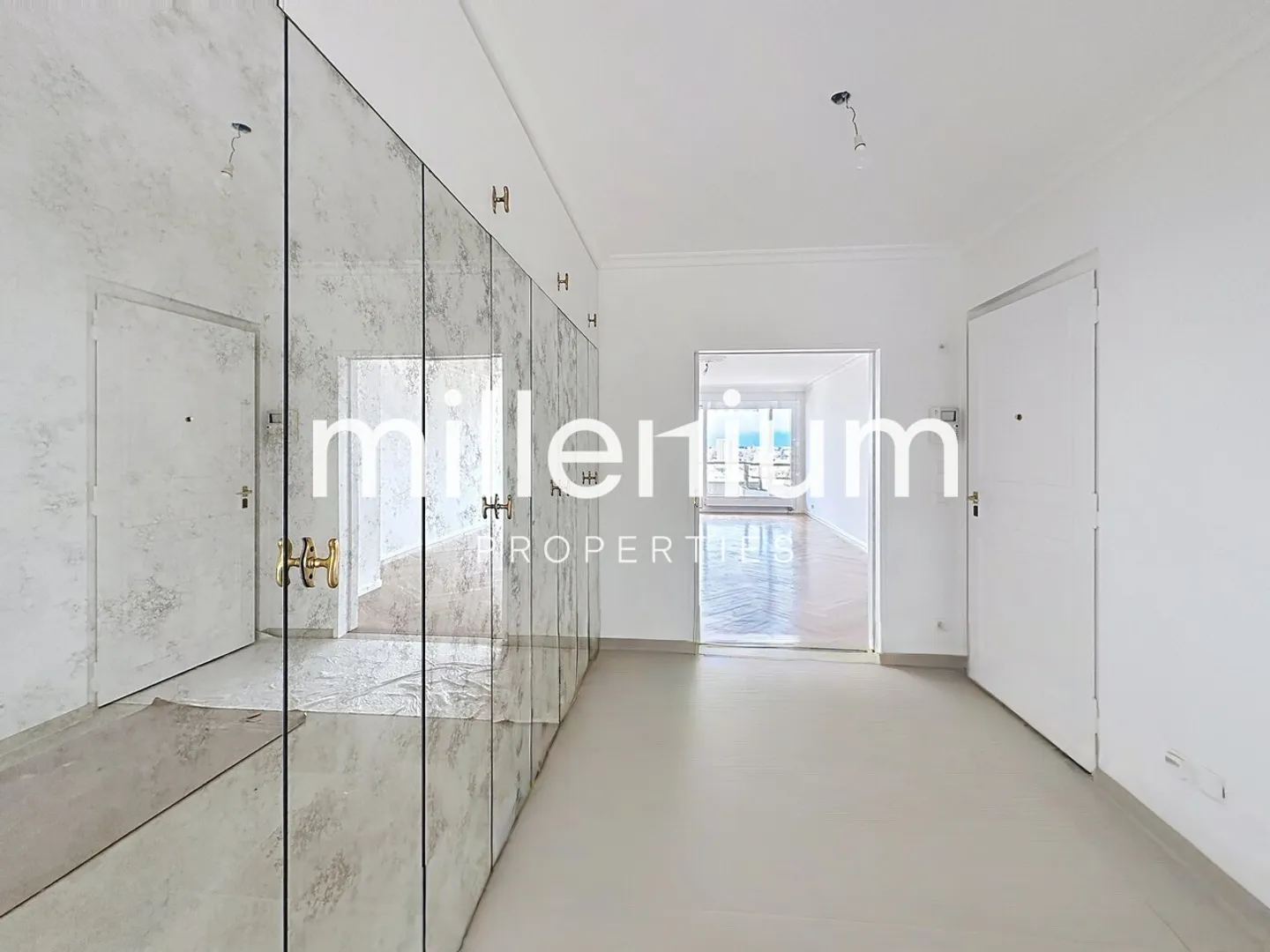 Elegant Apartment with Panoramic Views - Photo 5 of 11