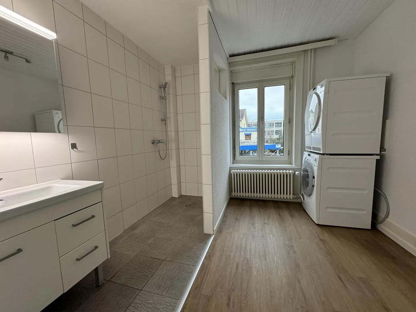 Appartamento accogliente con 4 stanze con torre di lavaggio privata e ampio balcone - Foto 7 di 10