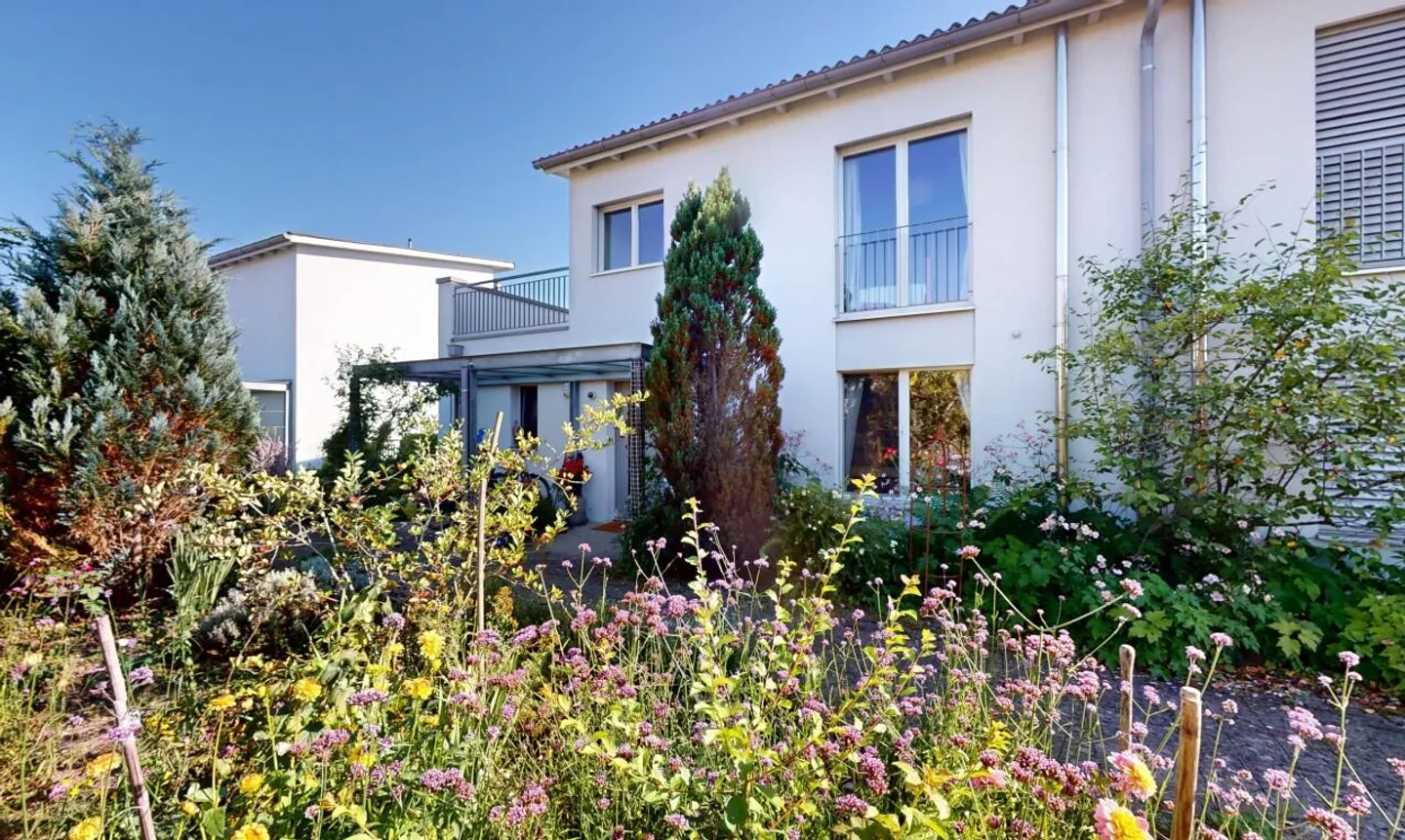 Charmante maison jumelée dans un quartier amical cherche une nouvelle famille - Photo 1 sur 13