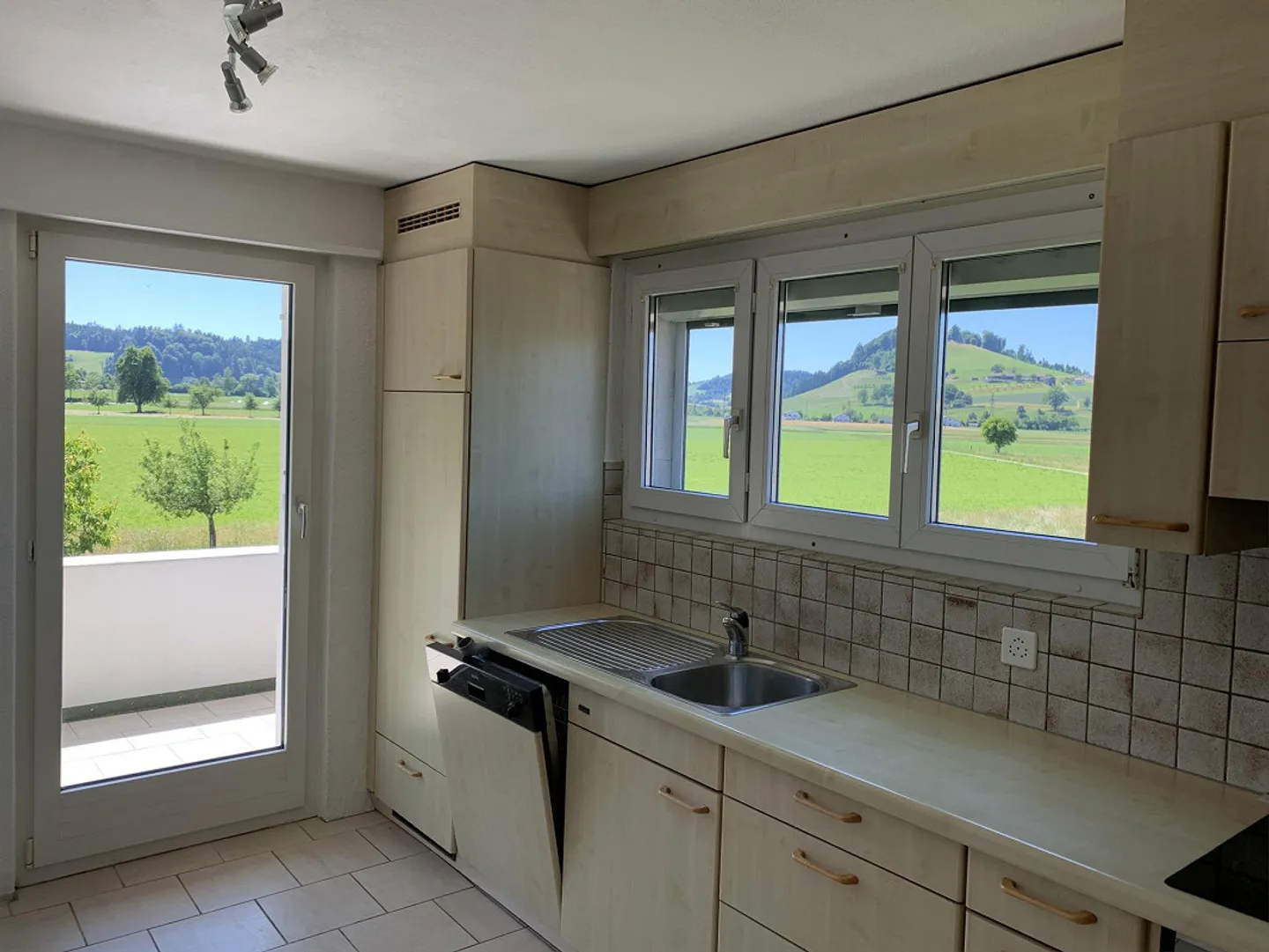 Sonnige 4-Zimmer-Wohnung - Foto 2 von 11