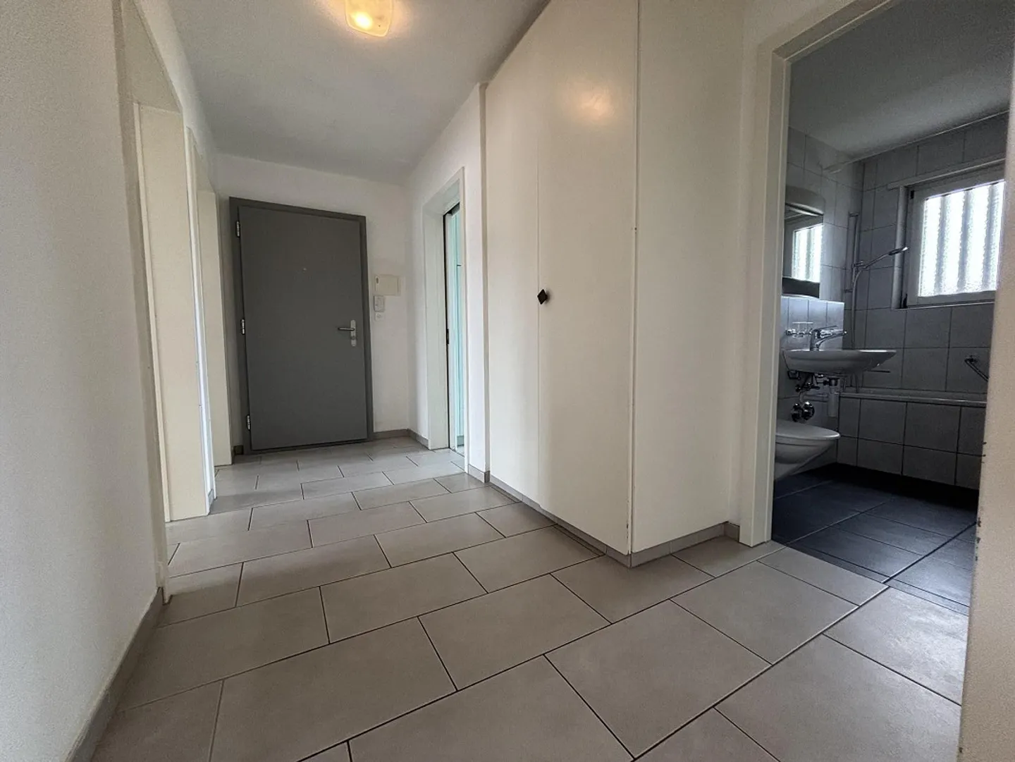 Geräumige Wohnung in ruhiger Lage - Foto 3 von 9