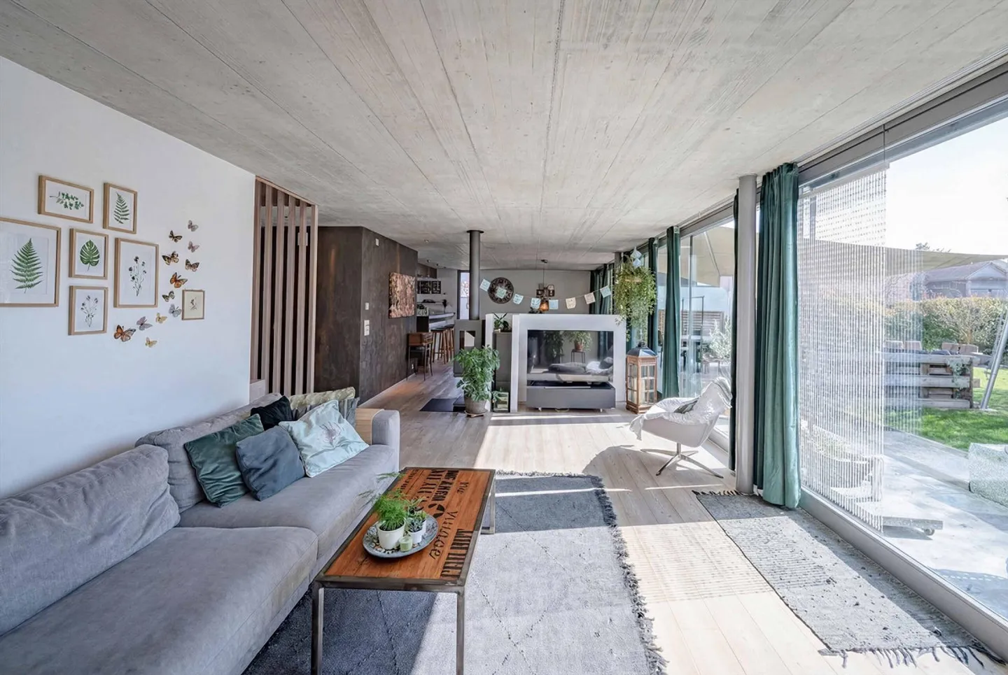 HIGH-CLASS FAMILY RESIDENCE - Photo 3 of 5