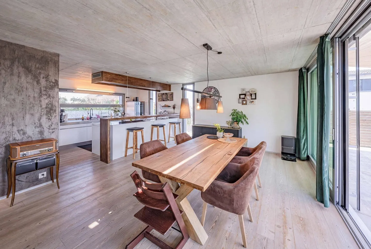 HIGH-CLASS FAMILY RESIDENCE - Photo 5 of 5