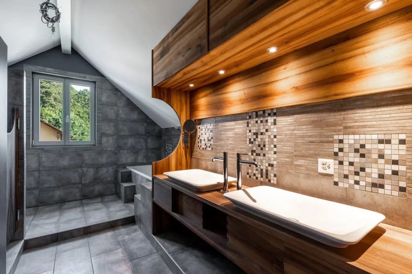 Charm & Authenticity - Superb Renovated House with Garden - Photo 9 of 11