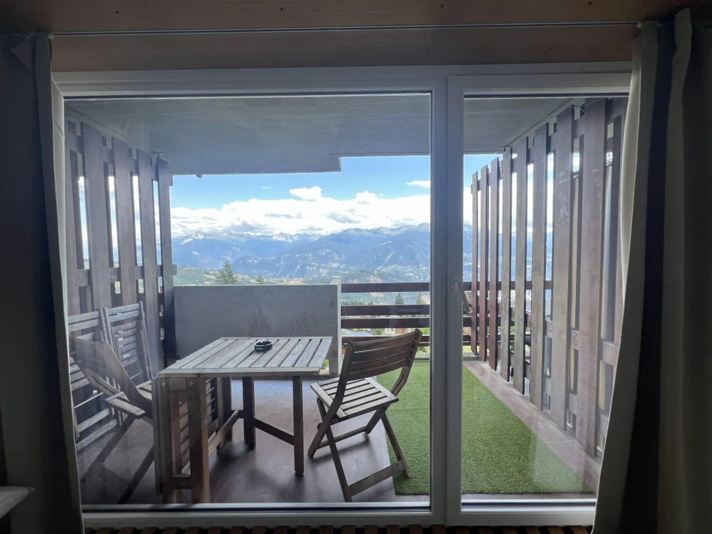 FOR RENT - Functional and bright apartment with balcony in Anzère - Photo 1 of 15