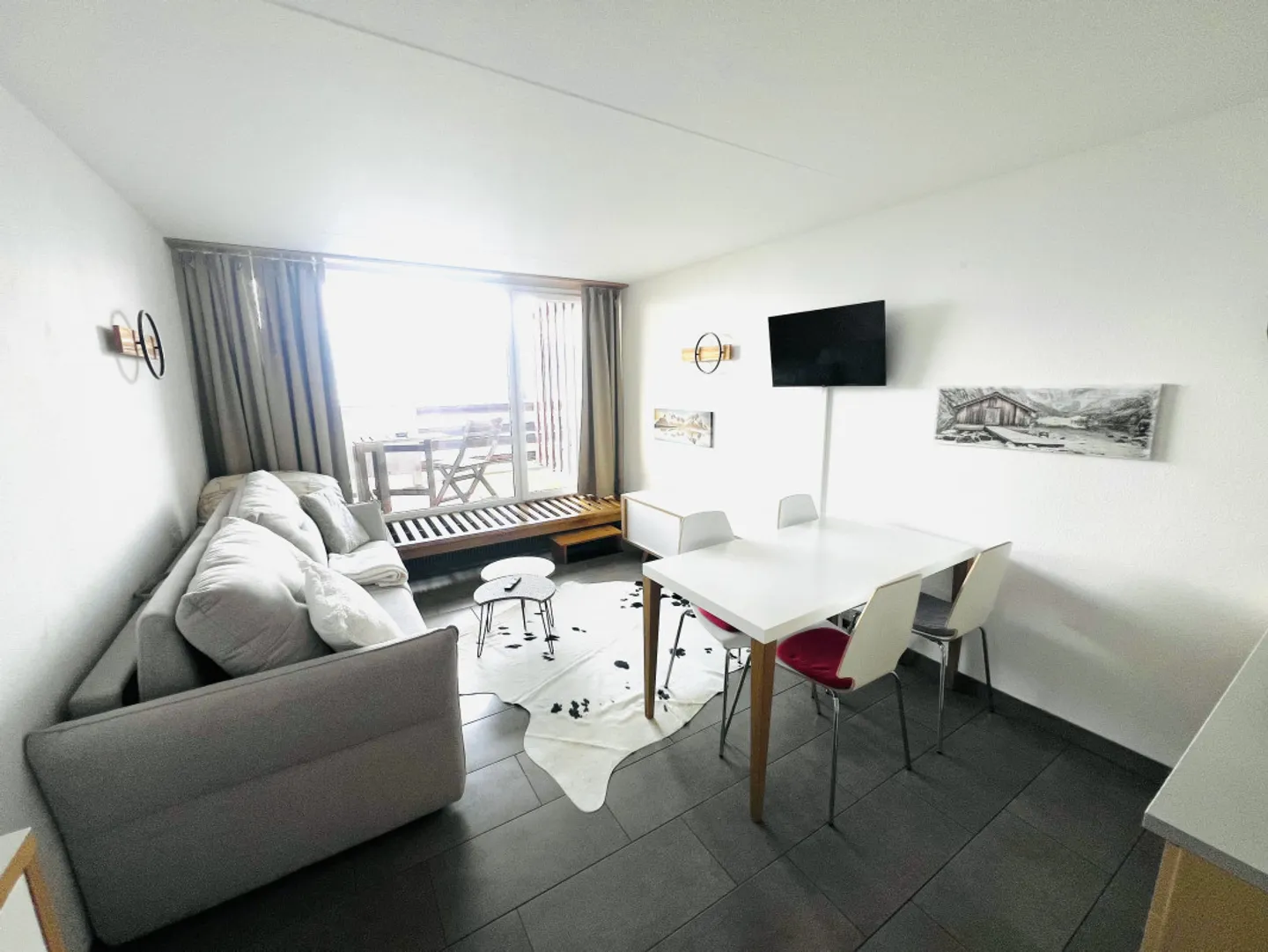 FOR RENT - Functional and bright apartment with balcony in Anzère - Photo 2 of 15