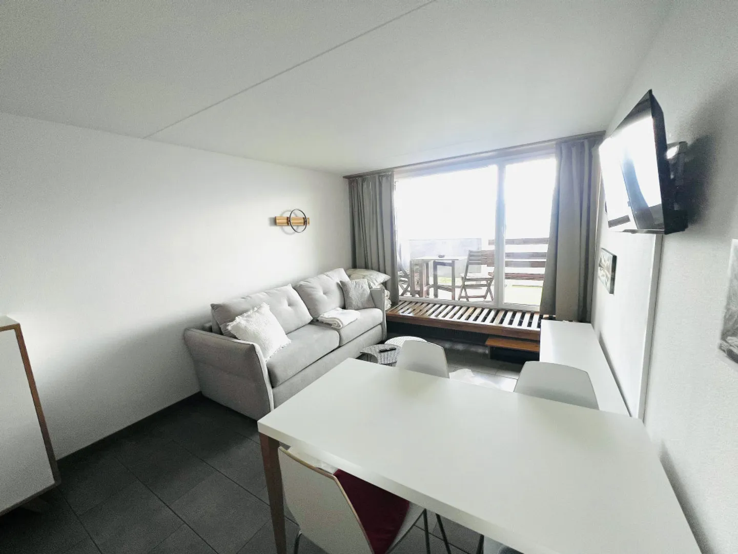 FOR RENT - Functional and bright apartment with balcony in Anzère - Photo 3 of 15