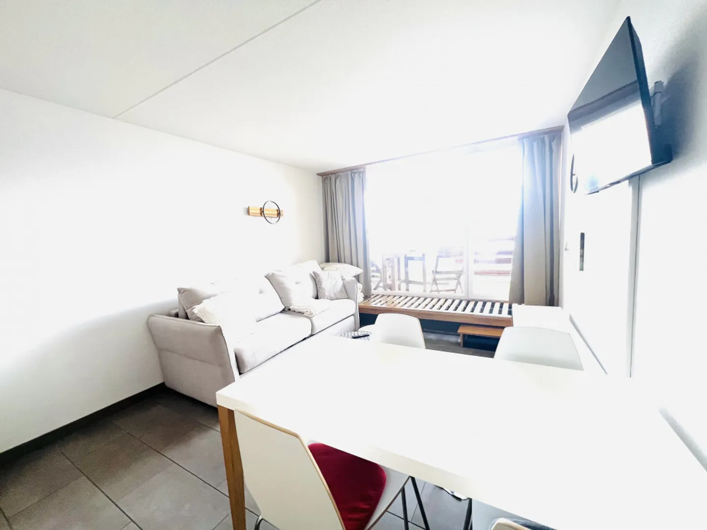 FOR RENT - Functional and bright apartment with balcony in Anzère - Photo 4 of 15