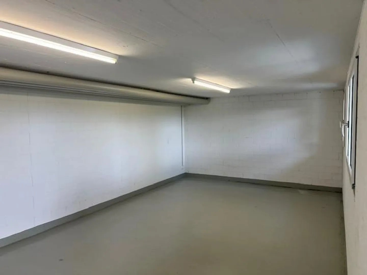 Hobby room for rent - Photo 2 of 2