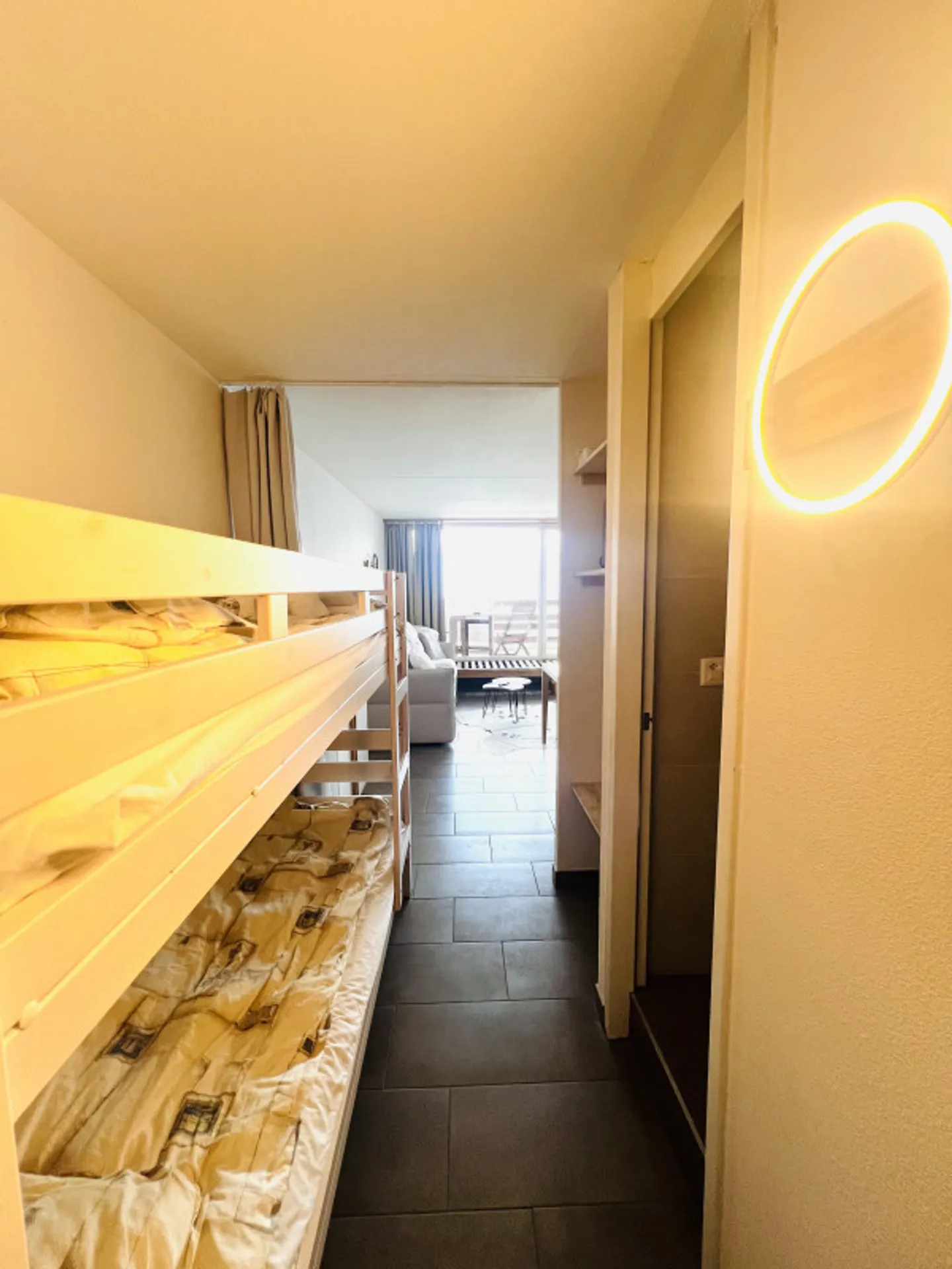 FOR RENT - Functional and bright apartment with balcony in Anzère - Photo 11 of 15