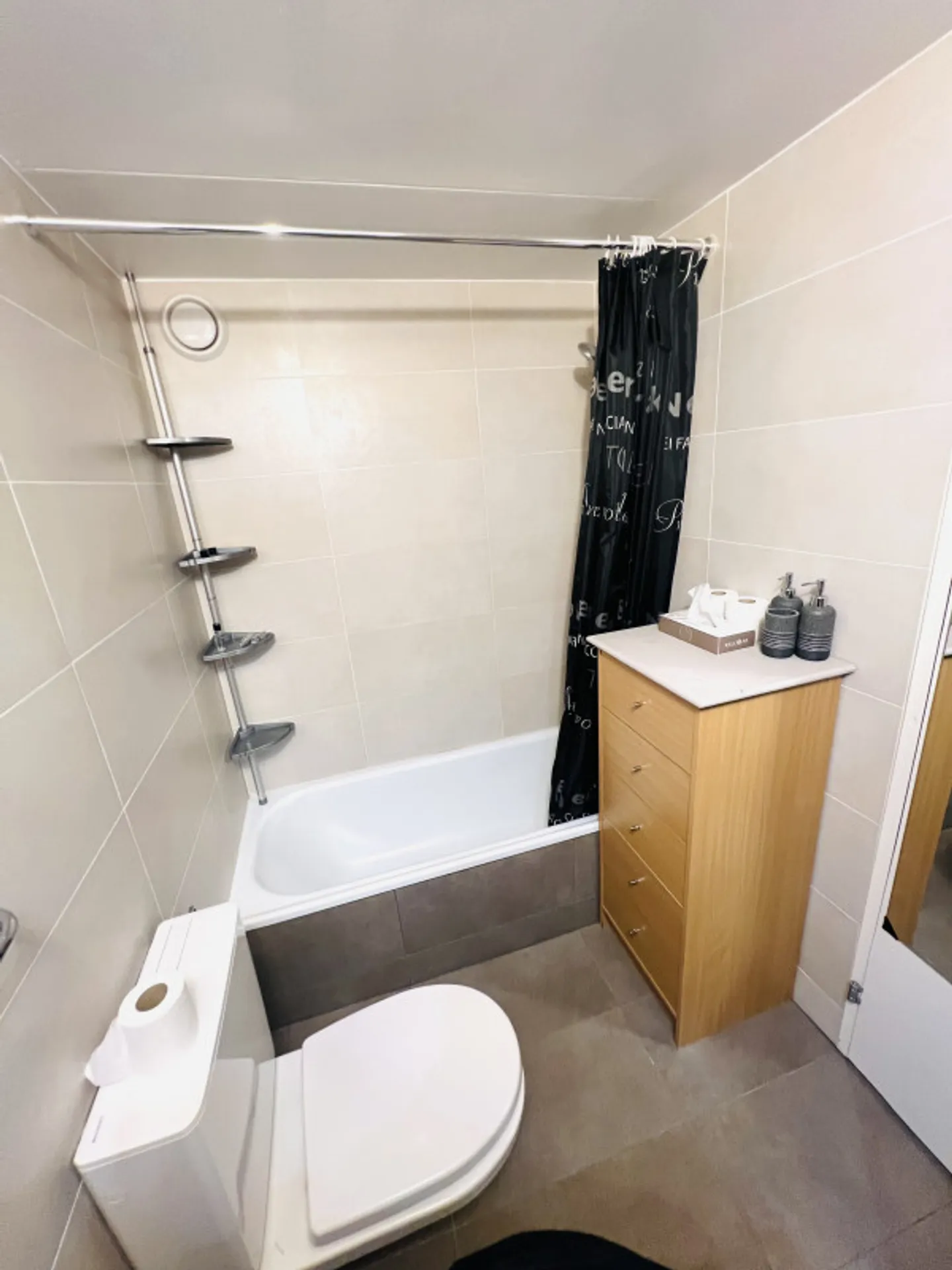 FOR RENT - Functional and bright apartment with balcony in Anzère - Photo 13 of 15