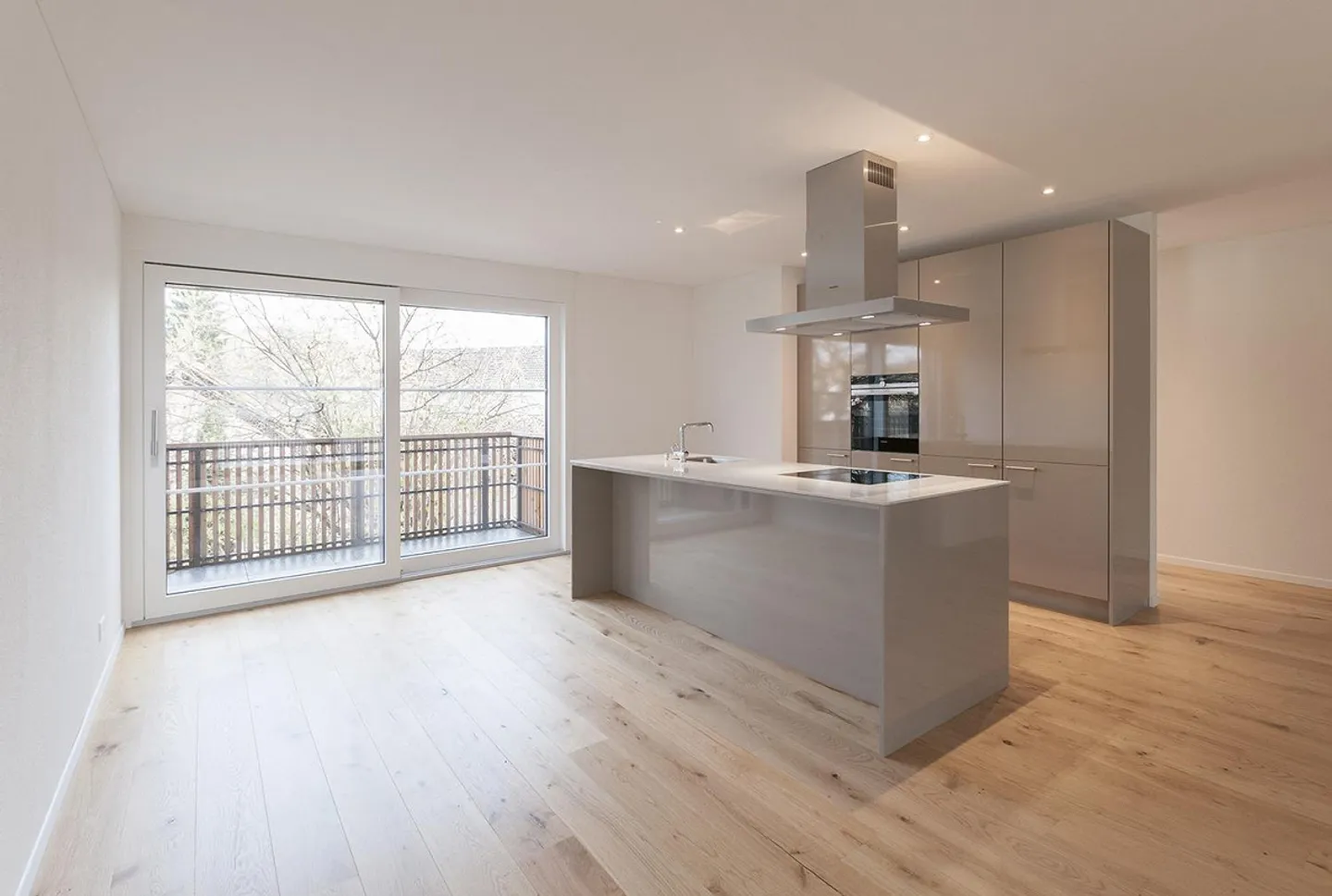 Central Located 4.5-Room Apartment in the Green - Photo 2 of 4