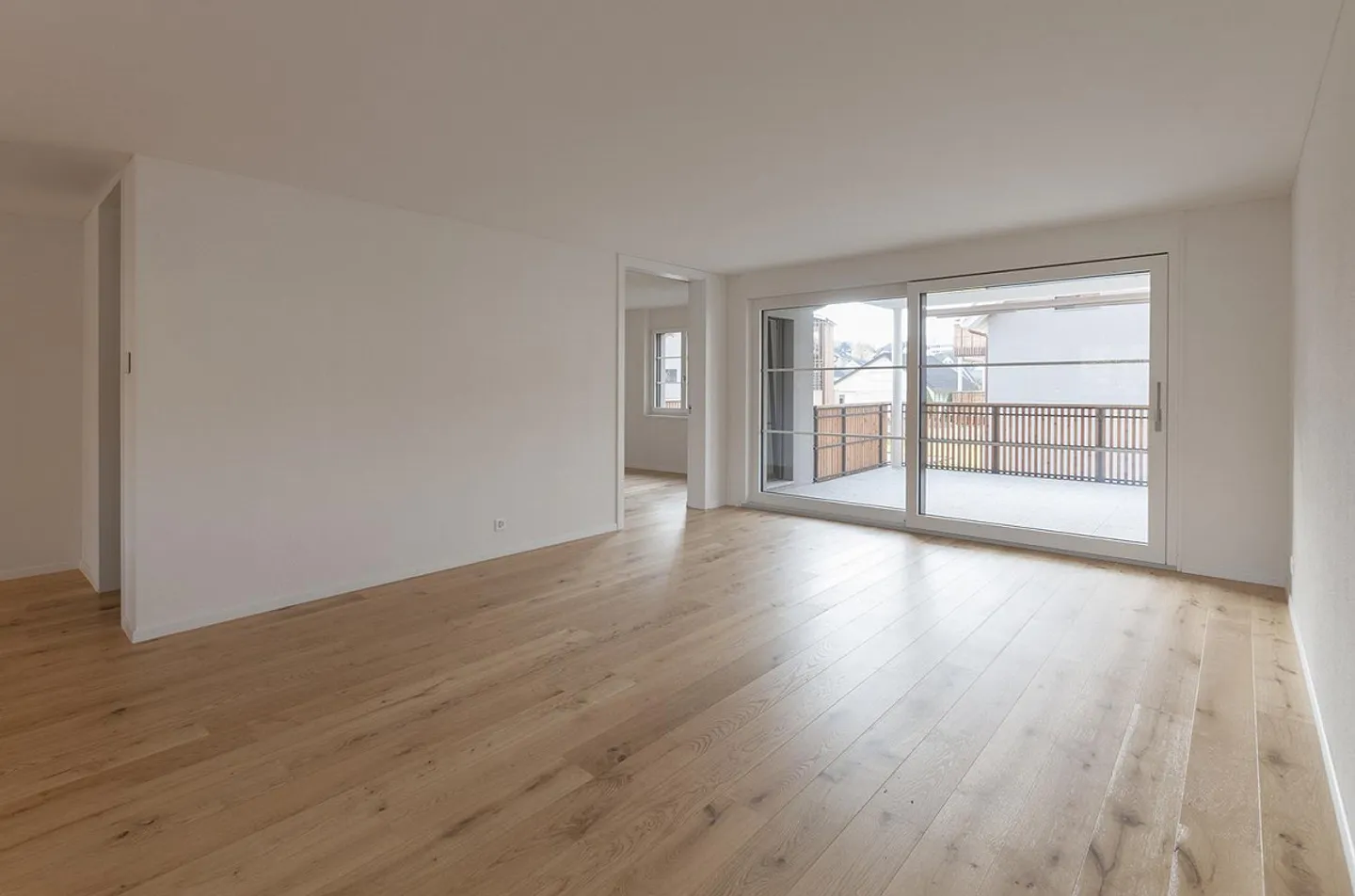 Central Located 4.5-Room Apartment in the Green - Photo 3 of 4