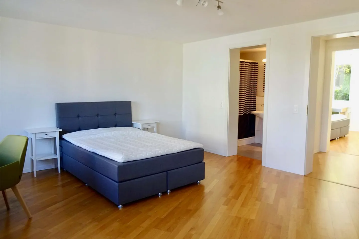 Chambre meublée dans un appartement modernisé dans un emplacement de choix - Photo 2 sur 9