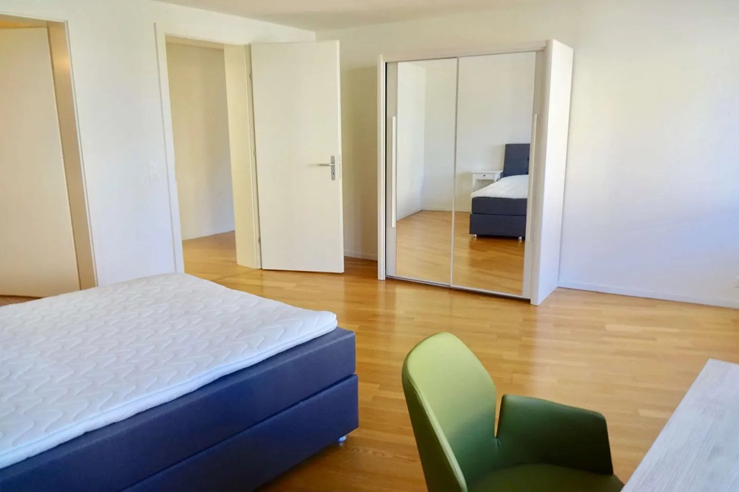 Chambre meublée dans un appartement modernisé dans un emplacement de choix - Photo 3 sur 9