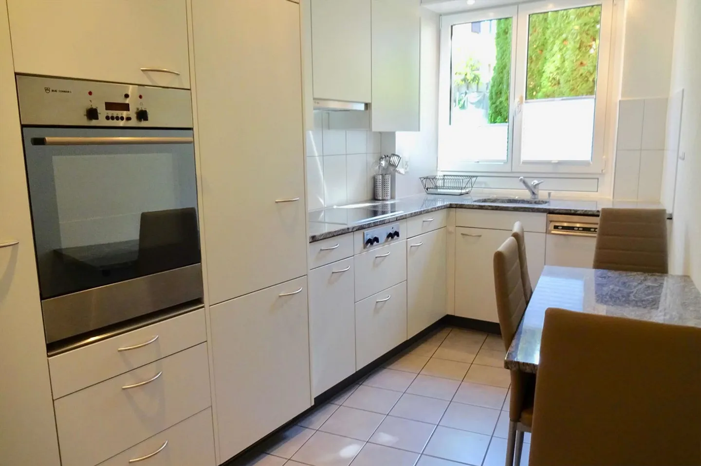 Chambre meublée dans un appartement modernisé dans un emplacement de choix - Photo 5 sur 9