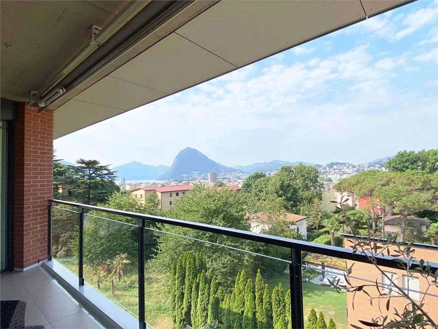 Attico di pregio in zona residenziale - Foto 2 di 11