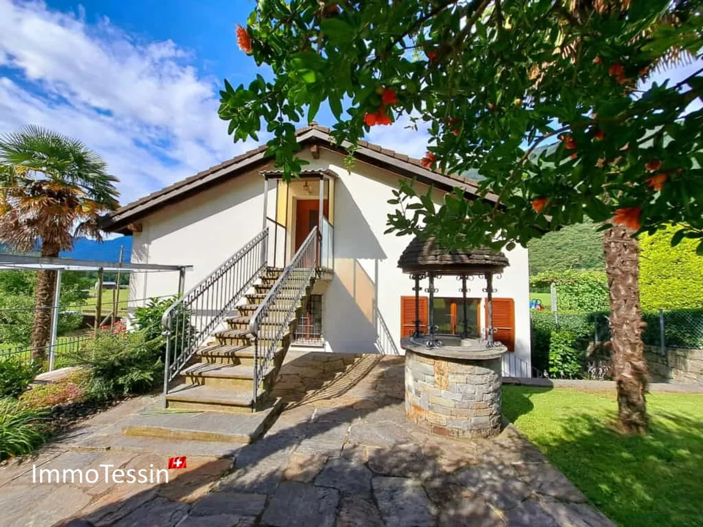 Affascinante casa plurifamiliare con 2 appartamenti a Malvaglia vicino a Biasca e al Passo Lukmanier in vendita - Foto 1 di 13