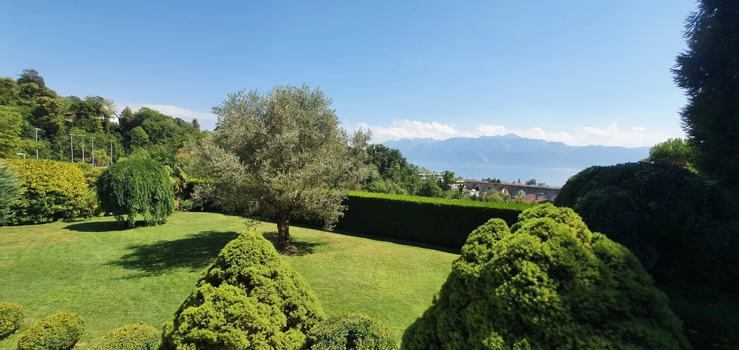 Pully center, lake view, indoor pool - Photo 2 of 18