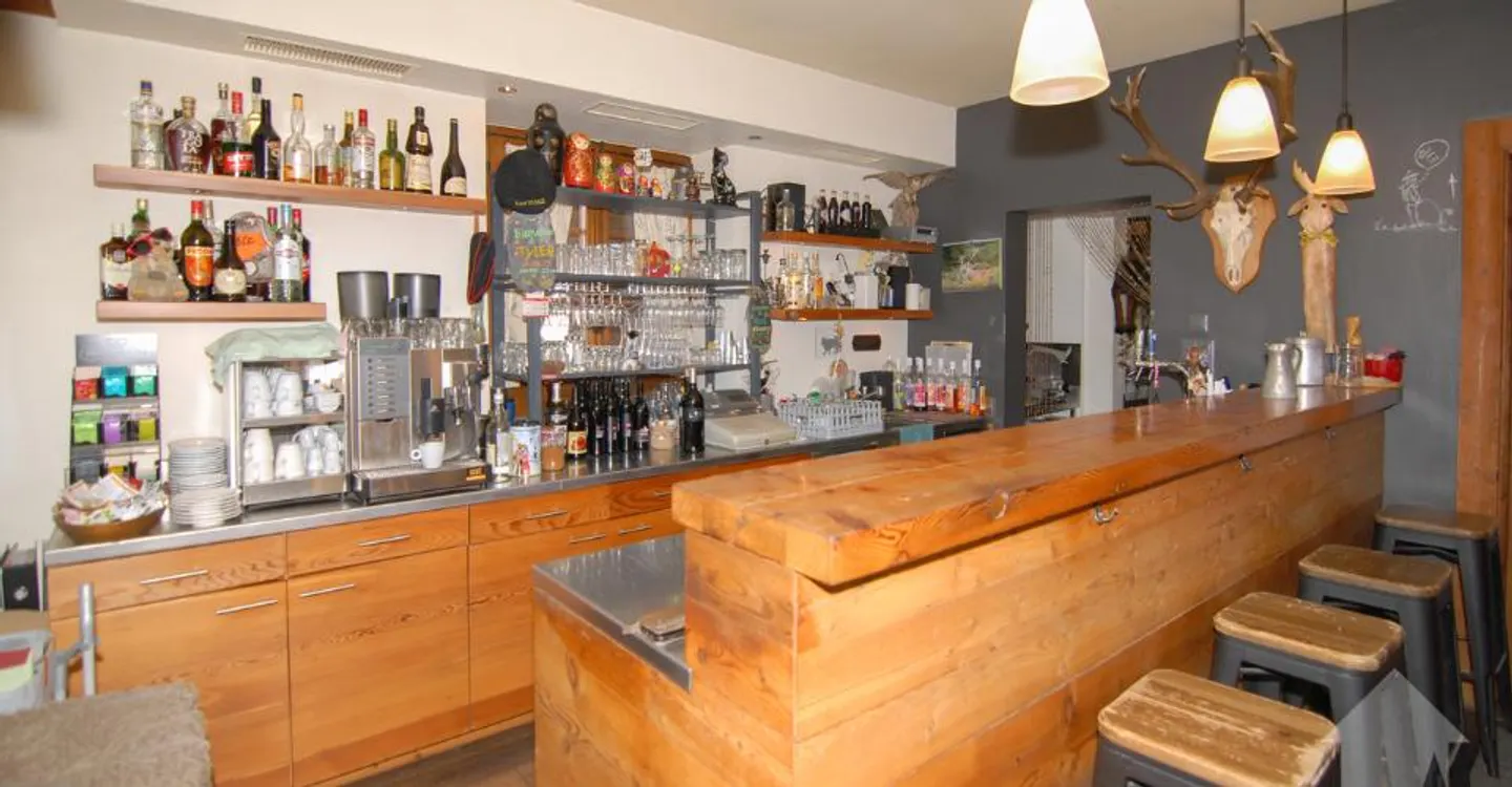 Beautiful opportunity: Café-Restaurant in Veysonnaz village - Photo 4 of 8