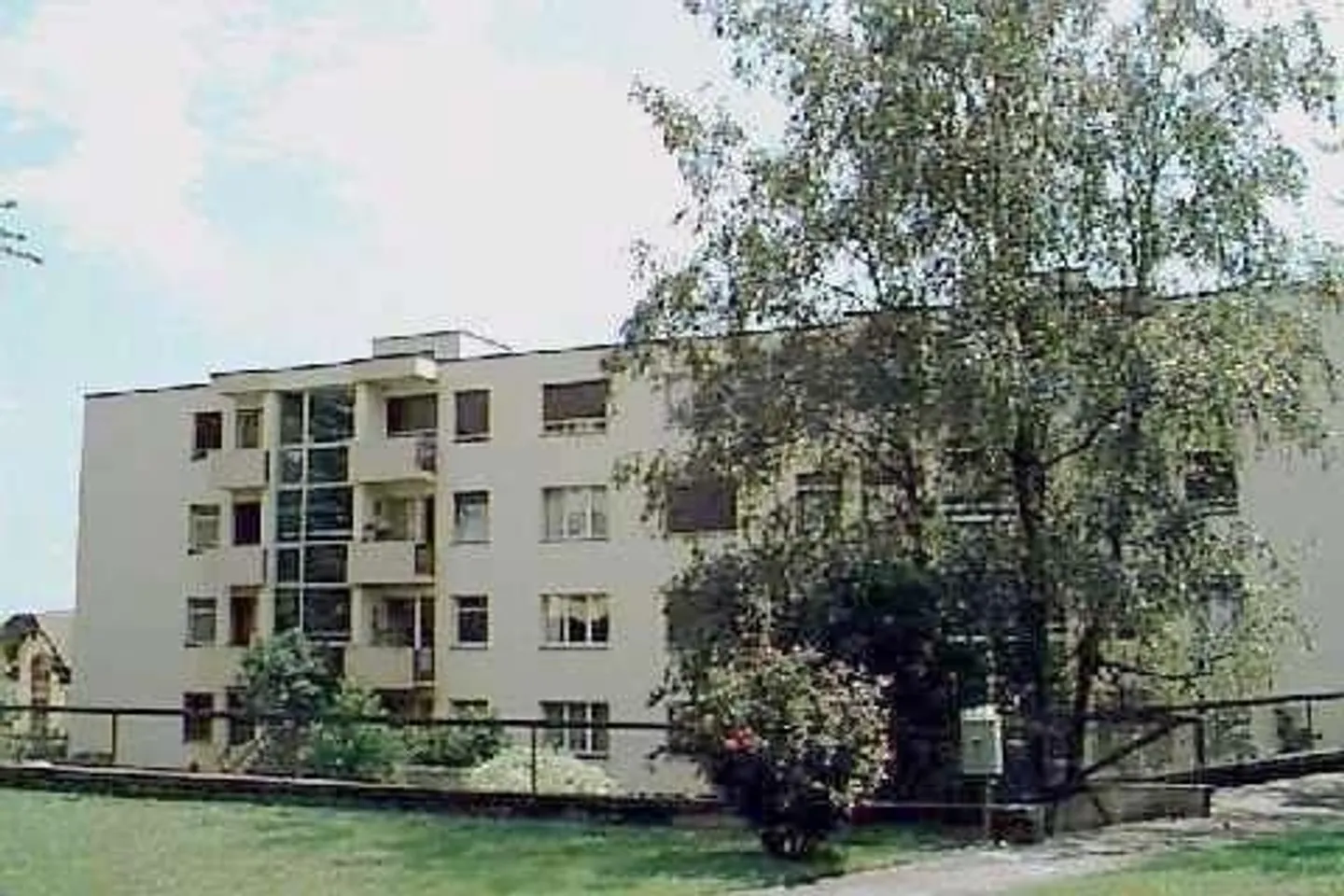 Close to public transport and the highway - Photo 2 of 3