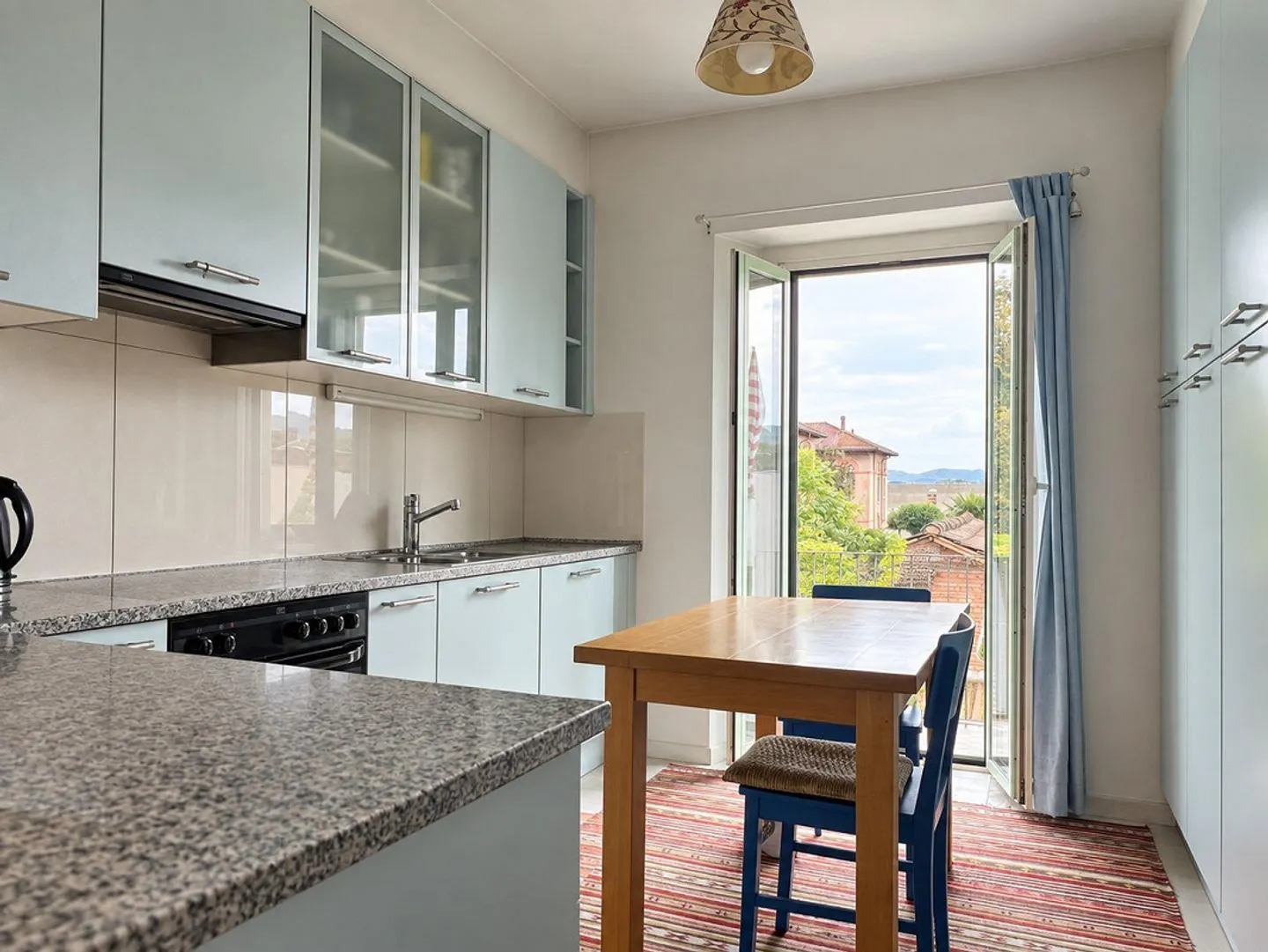 Petite maison bifamiliale à rénover avec rustique et jardin - Photo 4 sur 19