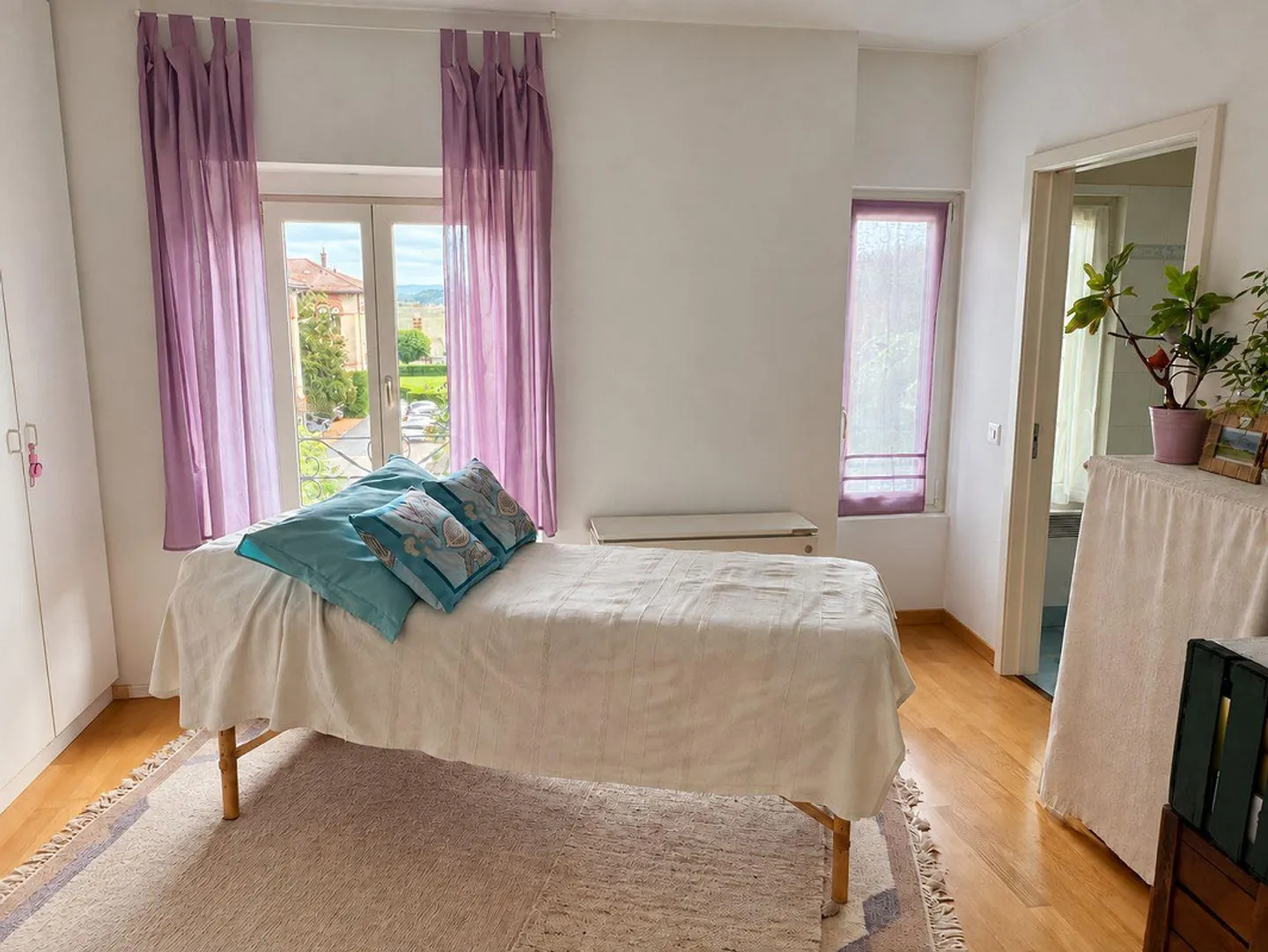 Petite maison bifamiliale à rénover avec rustique et jardin - Photo 8 sur 19