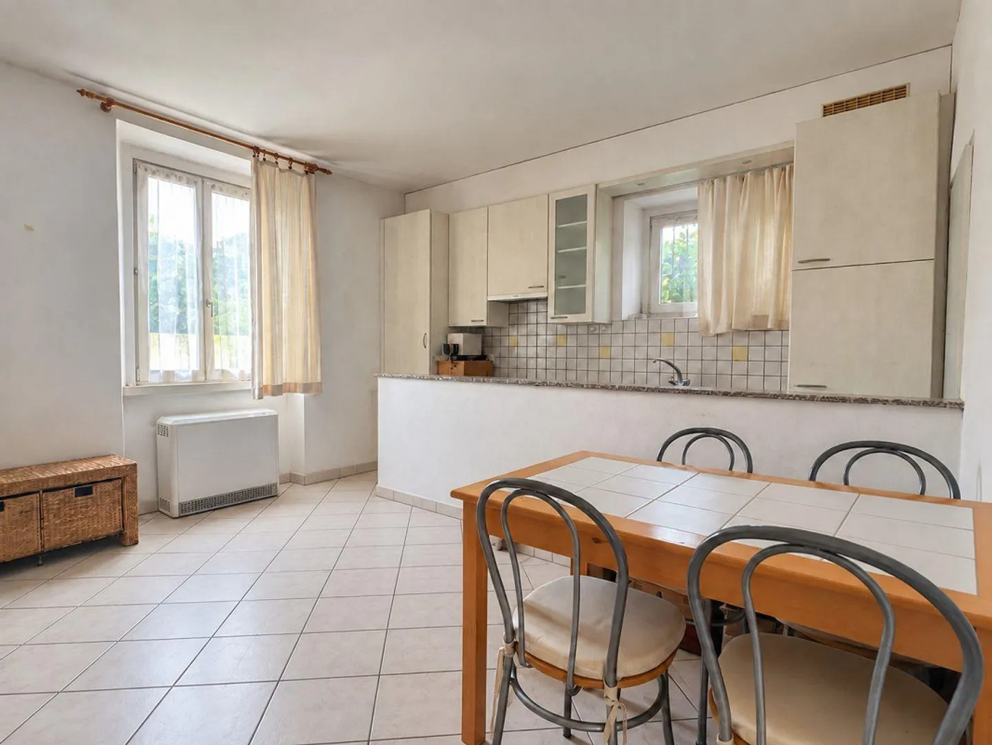 Petite maison bifamiliale à rénover avec rustique et jardin - Photo 11 sur 19