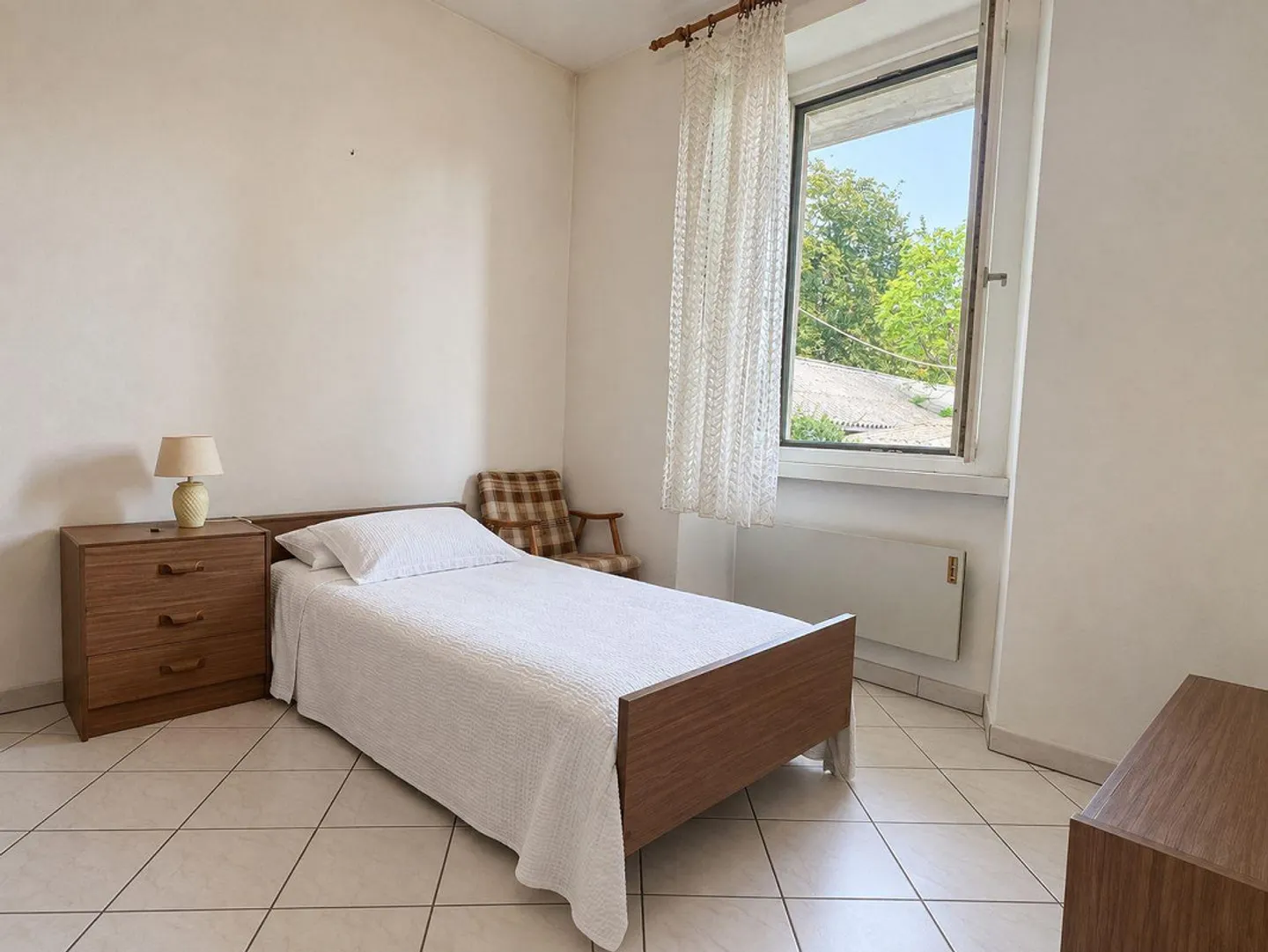 Petite maison bifamiliale à rénover avec rustique et jardin - Photo 13 sur 19