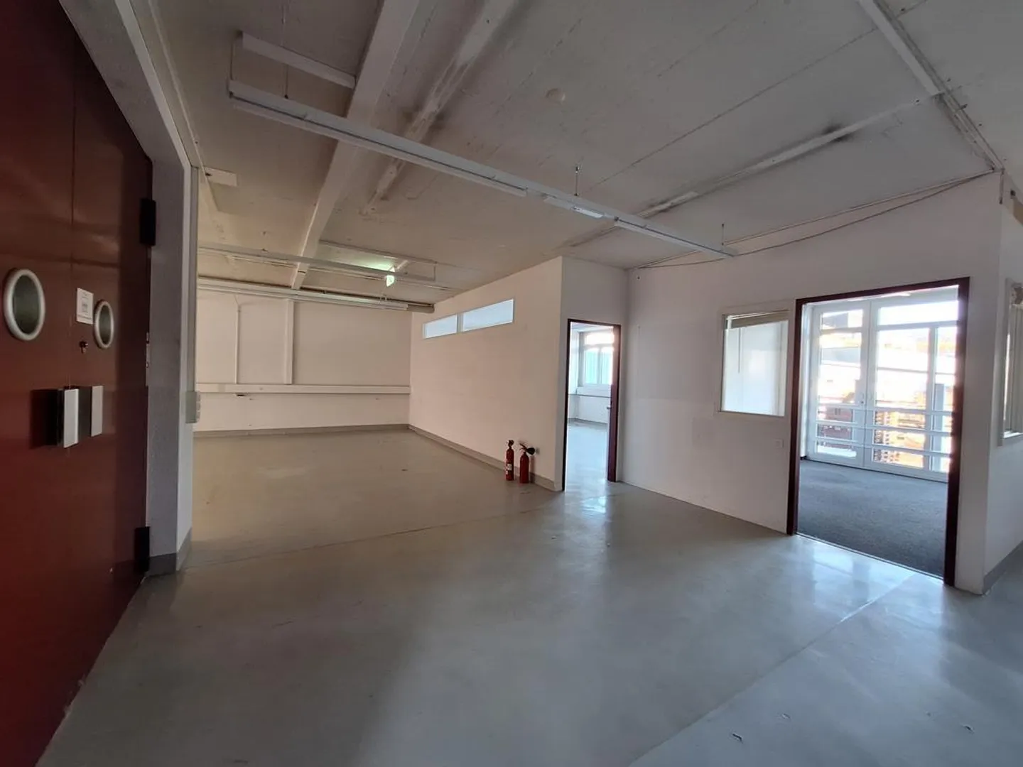 Ampie superfici commerciali, di produzione, di stoccaggio / uffici a Zug - Foto 8 di 11