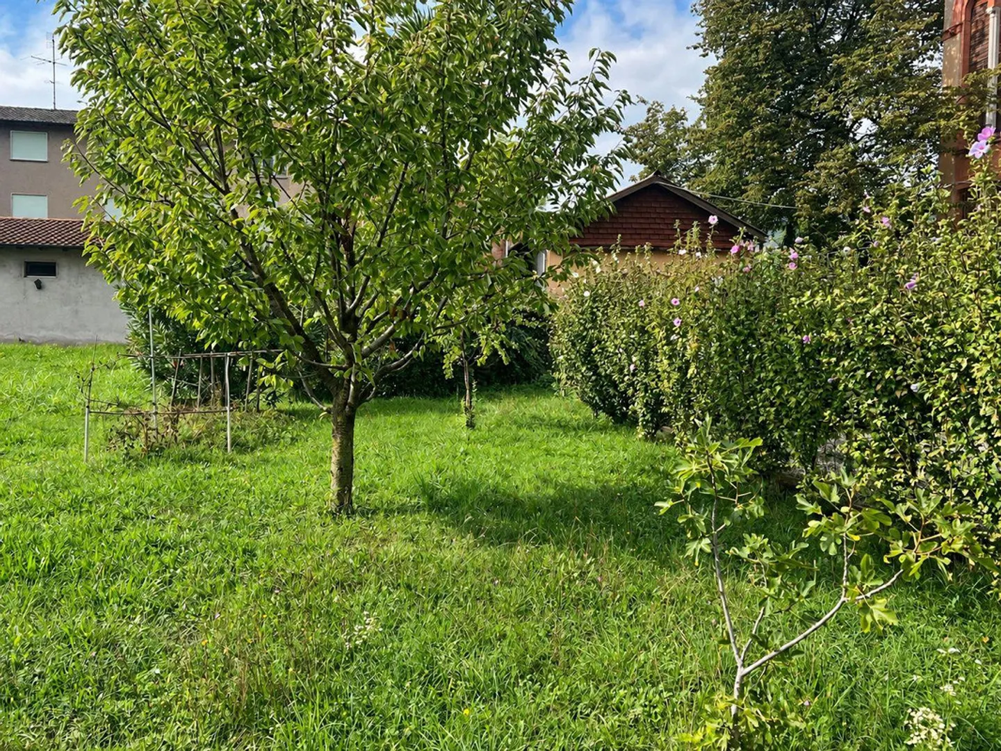 Petite maison bifamiliale à rénover avec rustique et jardin - Photo 15 sur 19
