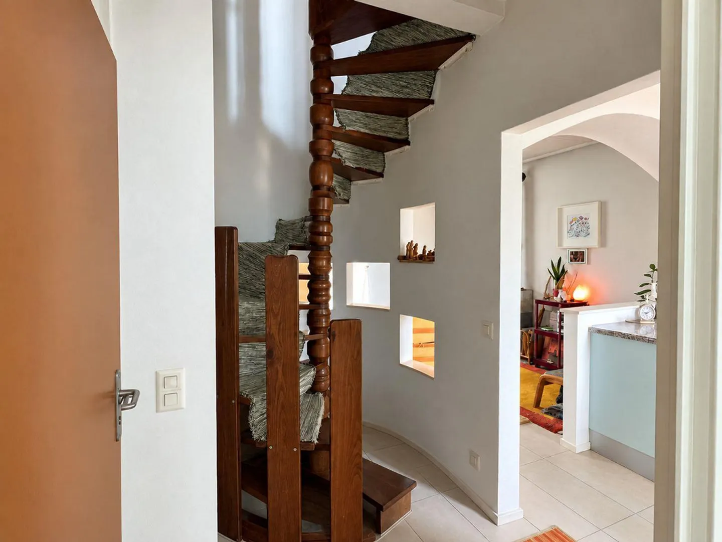 Petite maison bifamiliale à rénover avec rustique et jardin - Photo 2 sur 19