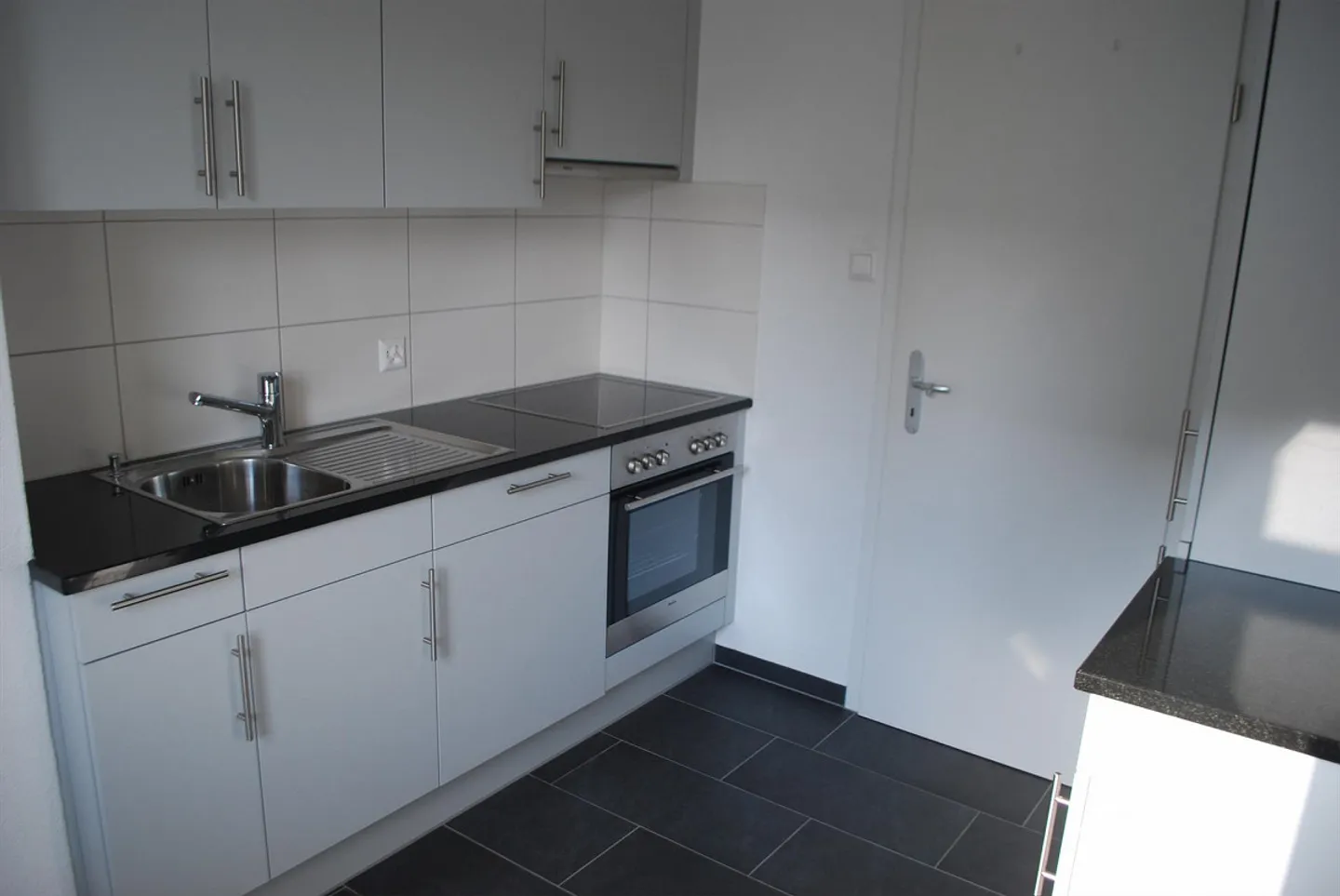 Helles Apartment mit Balkon - Foto 4 von 6