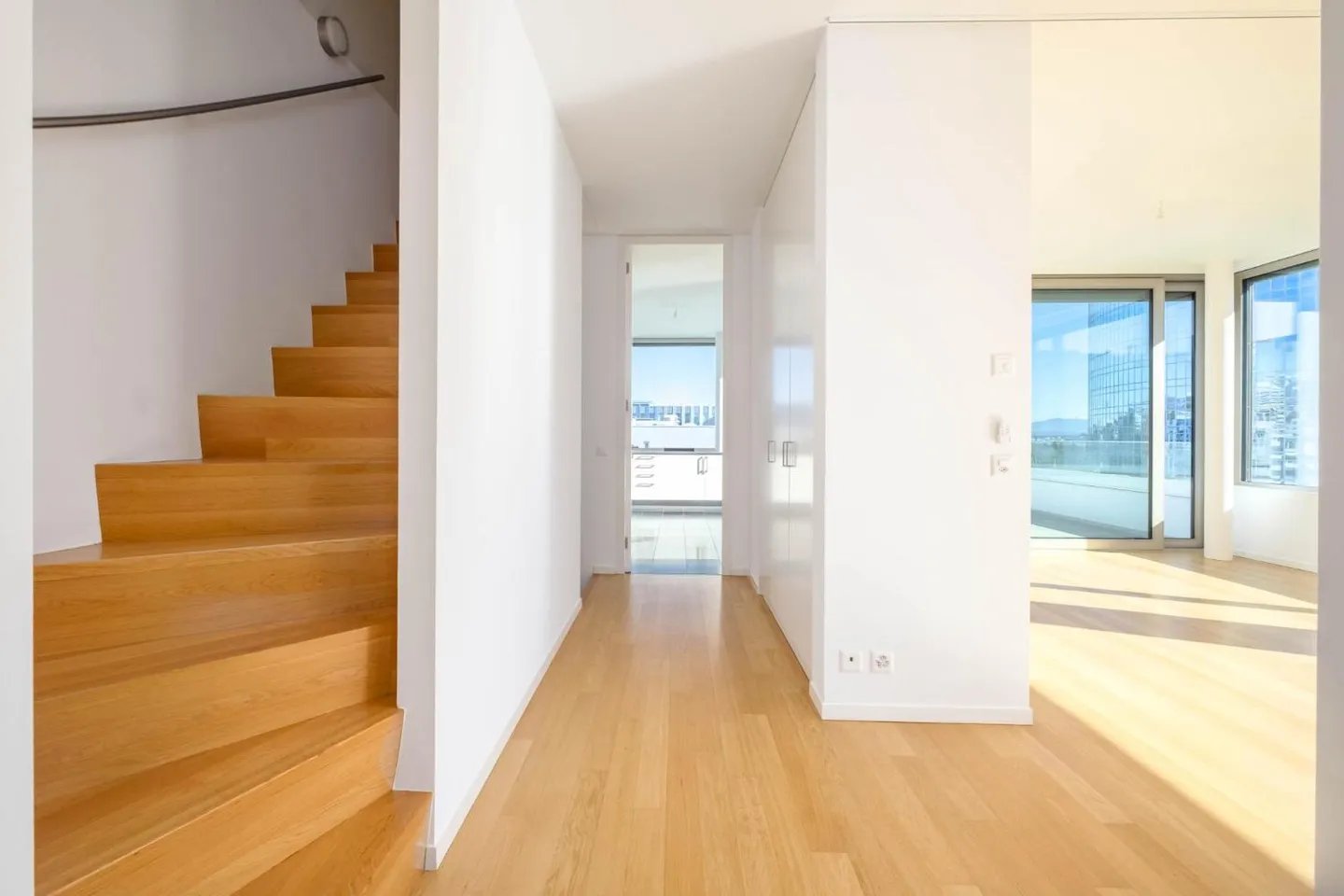 Very beautiful penthouse near the Nations - Photo 2 of 6