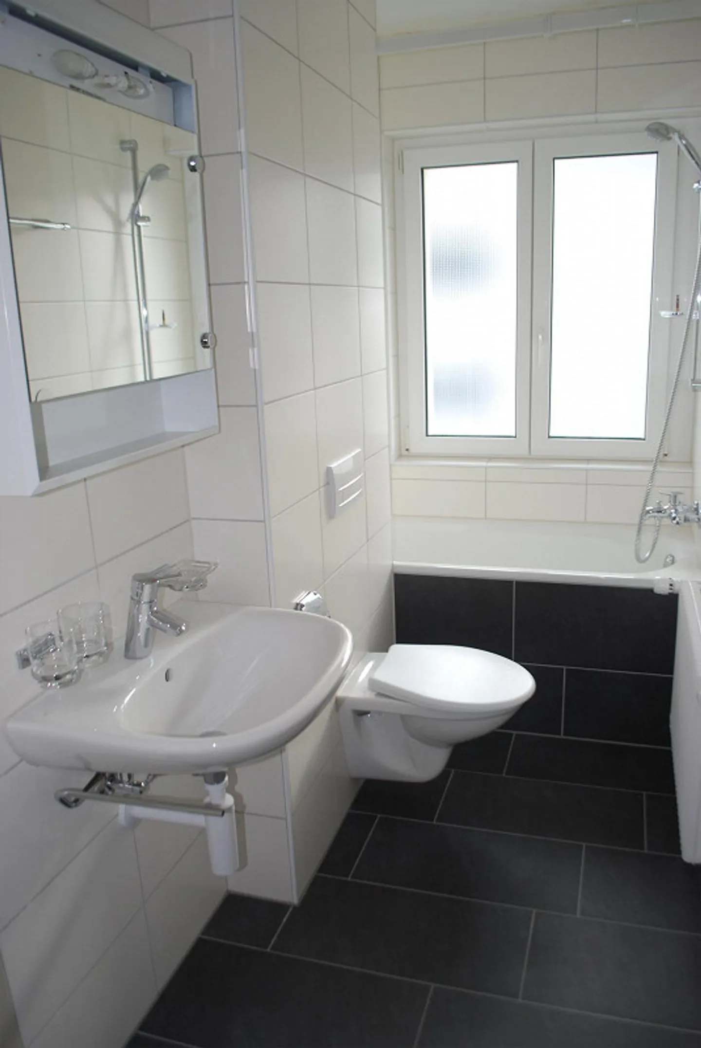 Helles Apartment mit Balkon - Foto 5 von 6