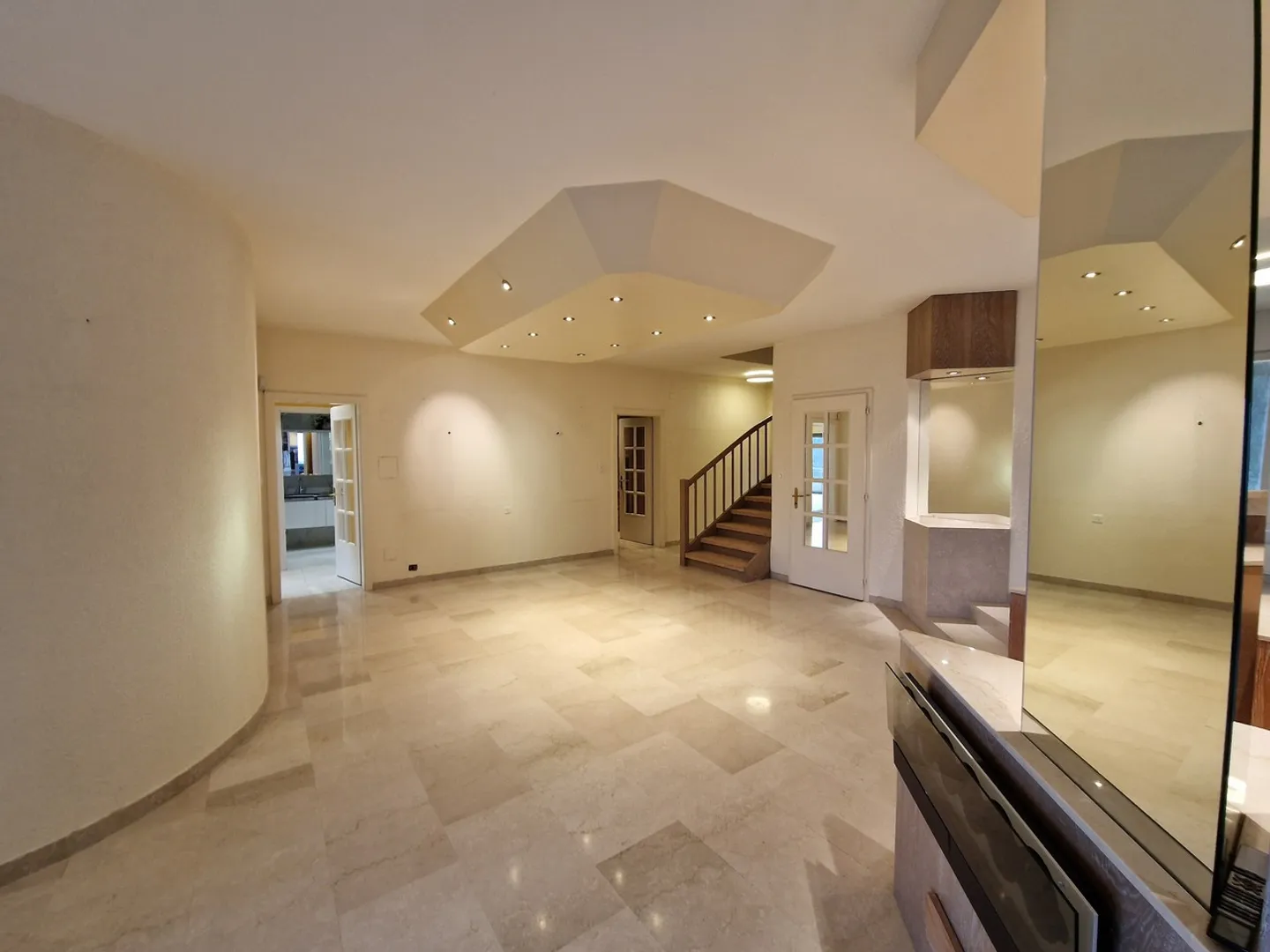 Pully center, lake view, indoor pool - Photo 7 of 18