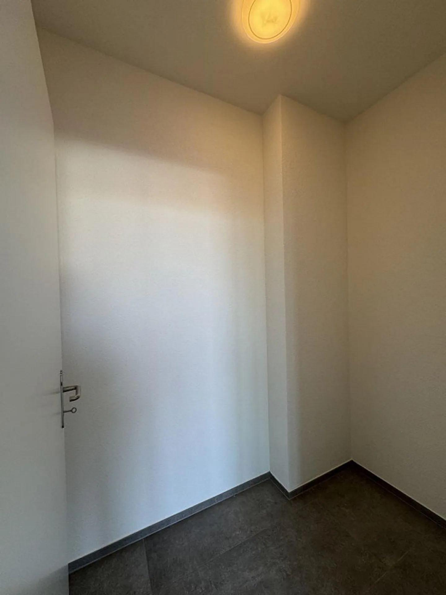 Moderne Wohnung mit Dachterrasse - Foto 3 von 9