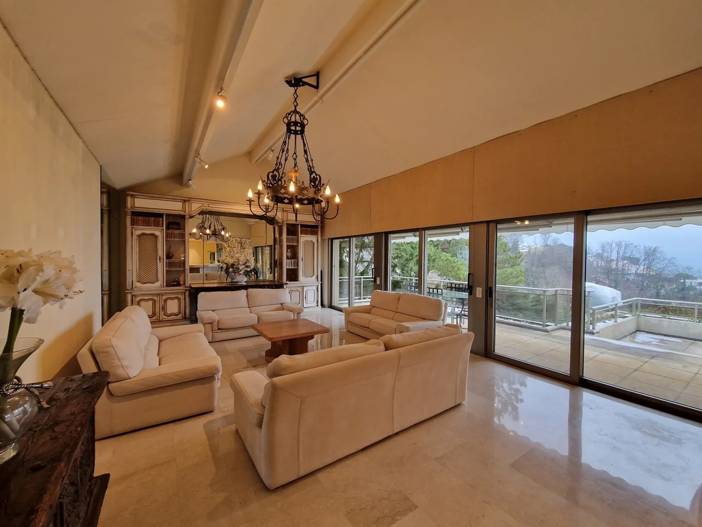 Pully center, lake view, indoor pool - Photo 8 of 18