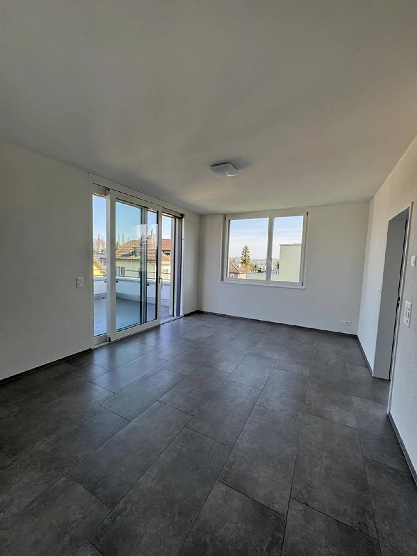 Moderne Wohnung mit Dachterrasse - Foto 4 von 9