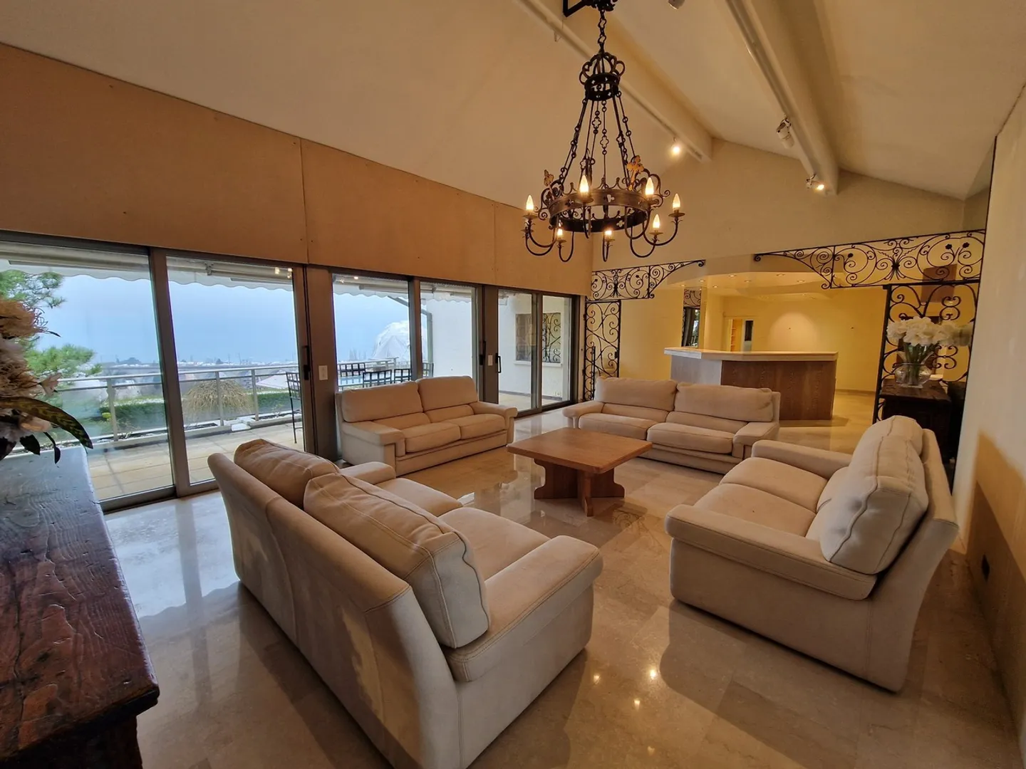 Pully center, lake view, indoor pool - Photo 10 of 18