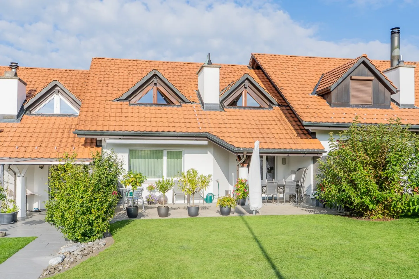 Casa unifamiliare a schiera di 5,5 stanze ben tenuta - Foto 1 di 13