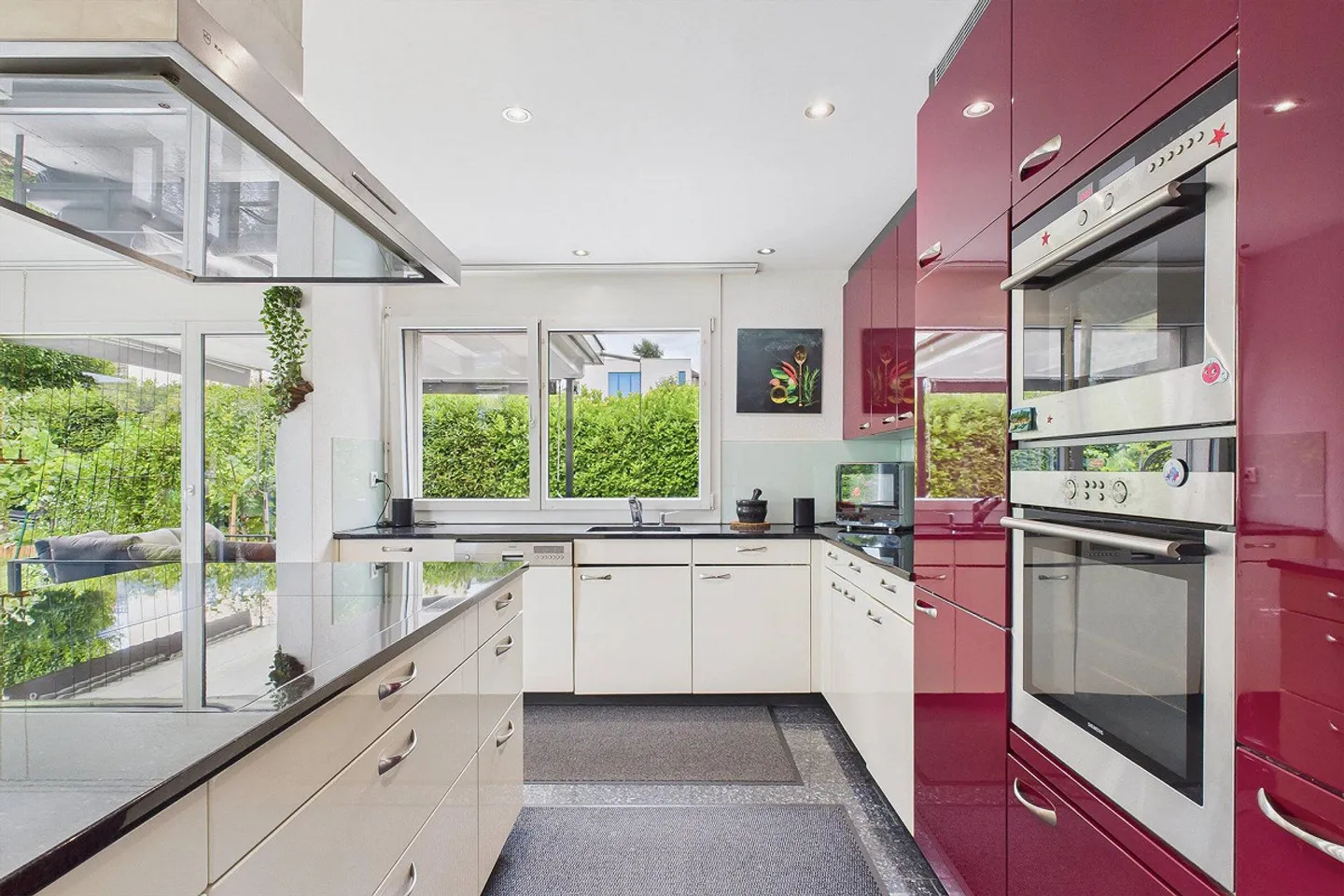 Single Family House with Beautiful Lake View - Photo 5 of 5