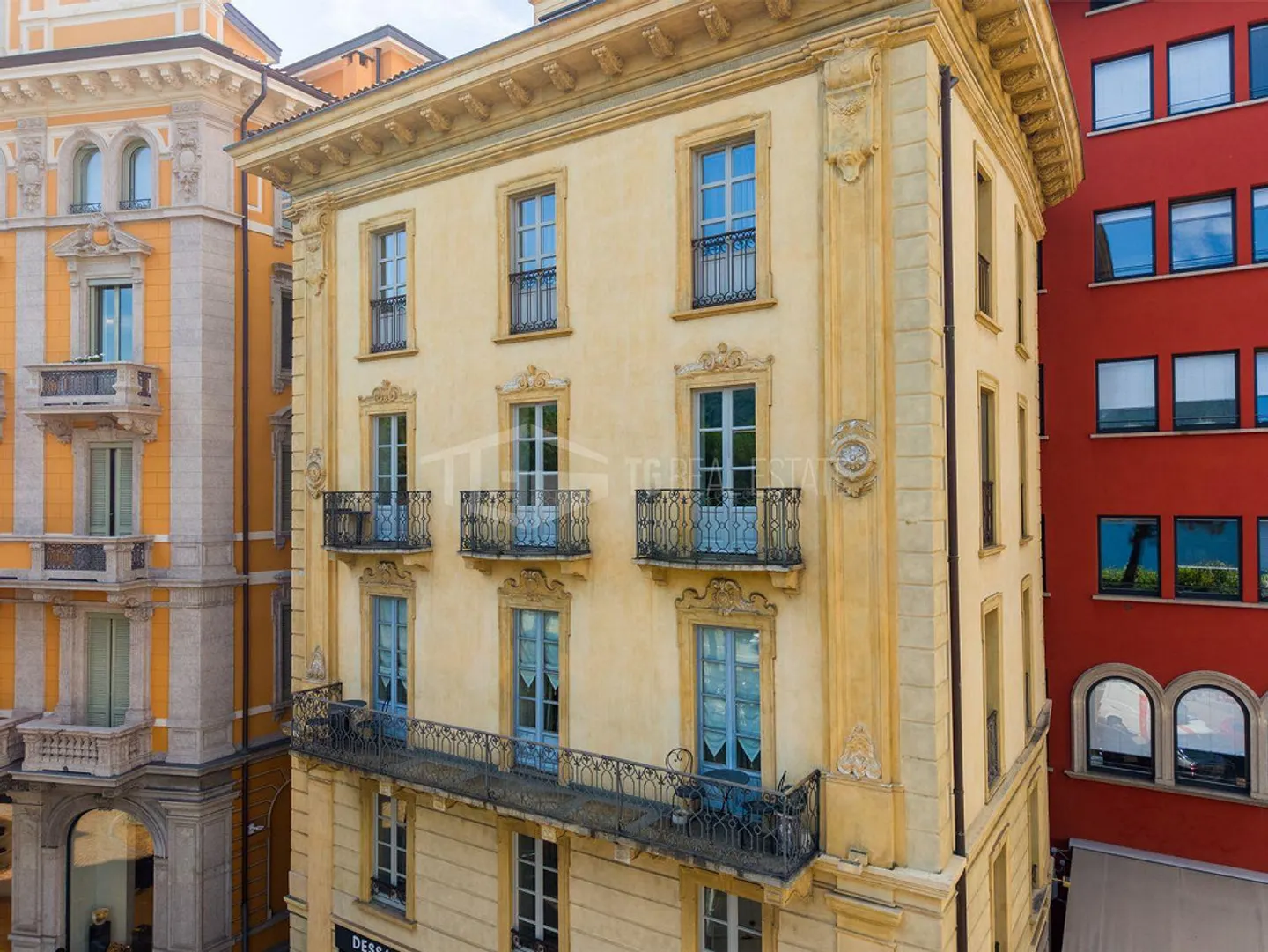 UNIQUE PROPERTY IN THE HEART OF LUGANO – PIAZZA REZZONICO - Photo 3 of 16