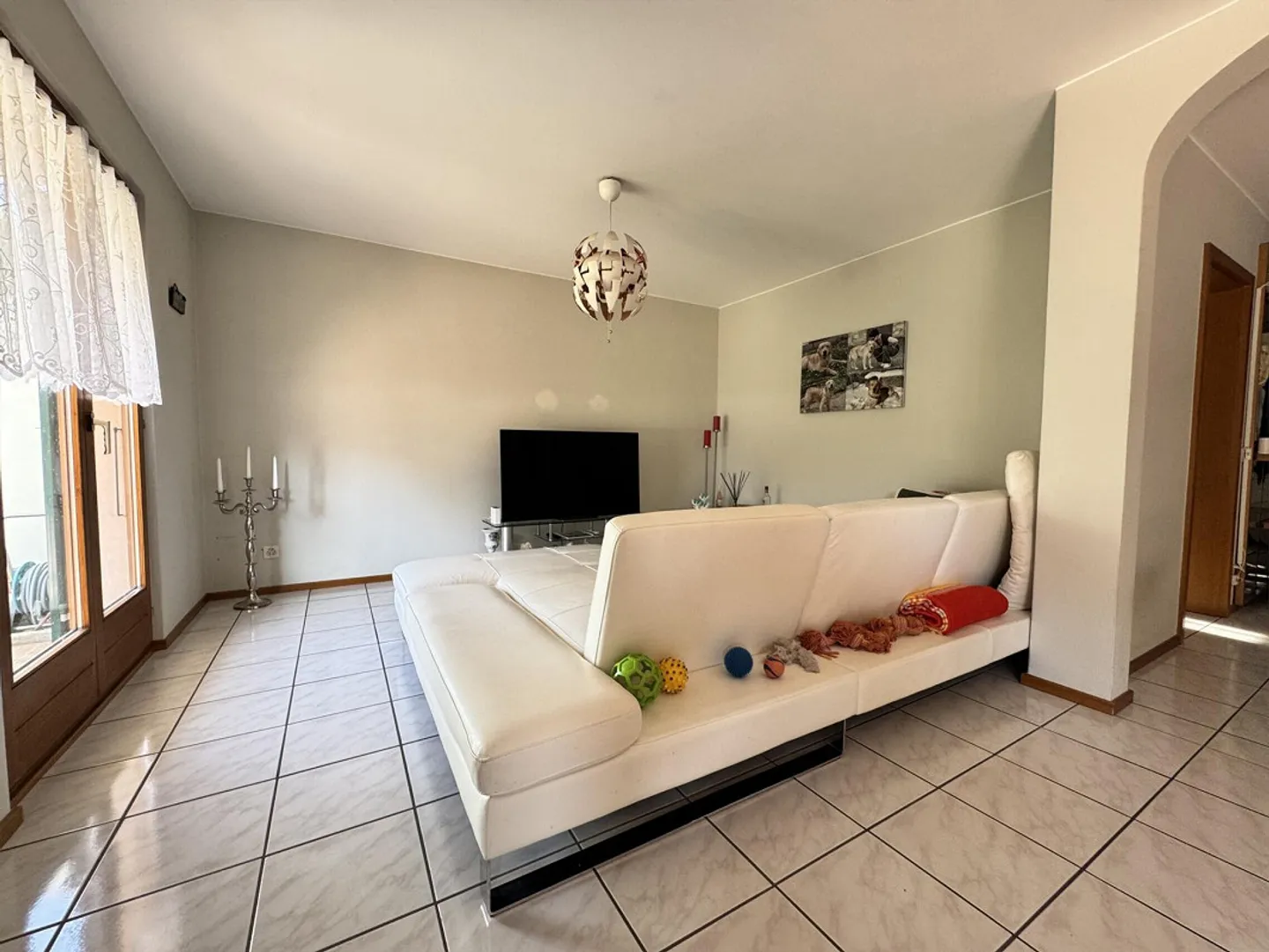 Schöne 4.5-Zimmer-Villa mit Garten und Grotte in Novazzano - Foto 1 von 11