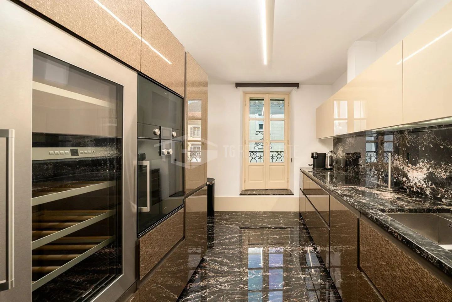 UNIQUE PROPERTY IN THE HEART OF LUGANO – PIAZZA REZZONICO - Photo 8 of 16