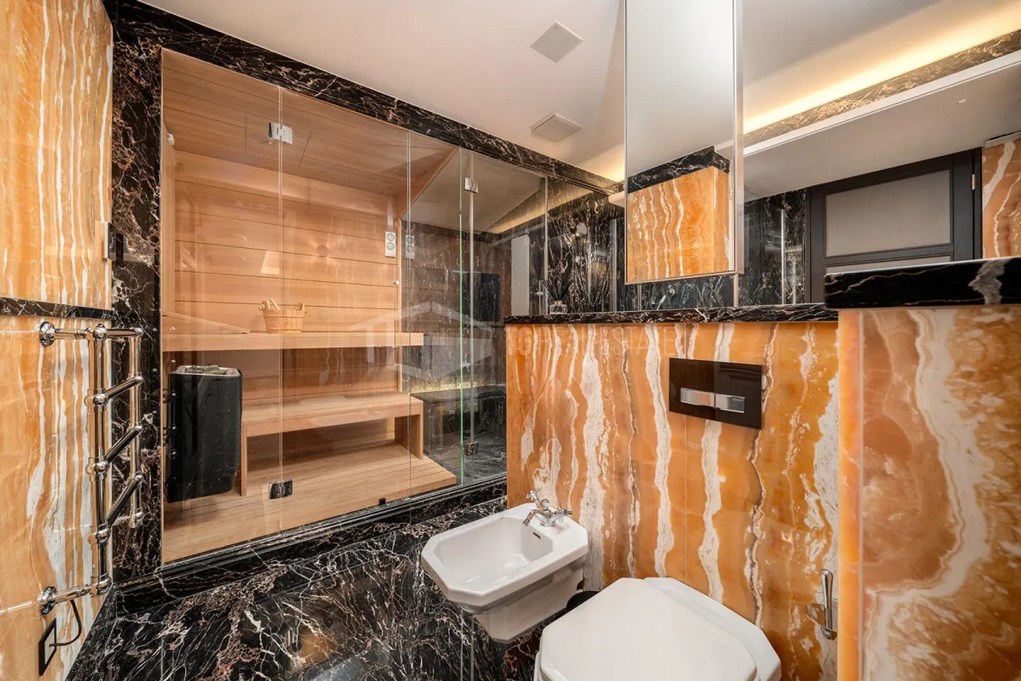 UNIQUE PROPERTY IN THE HEART OF LUGANO – PIAZZA REZZONICO - Photo 10 of 16