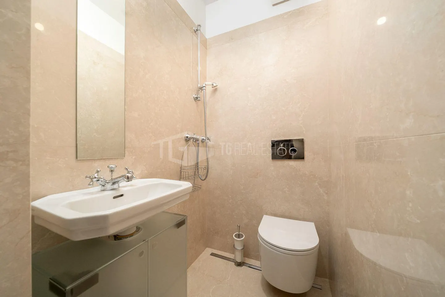 UNIQUE PROPERTY IN THE HEART OF LUGANO – PIAZZA REZZONICO - Photo 11 of 16