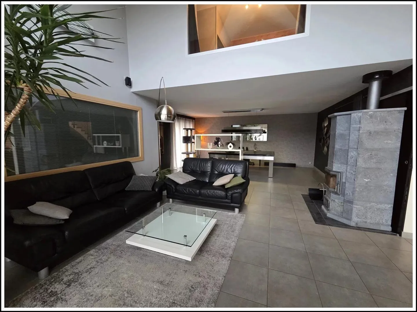 Villa with 10 rooms - Photo 3 of 8