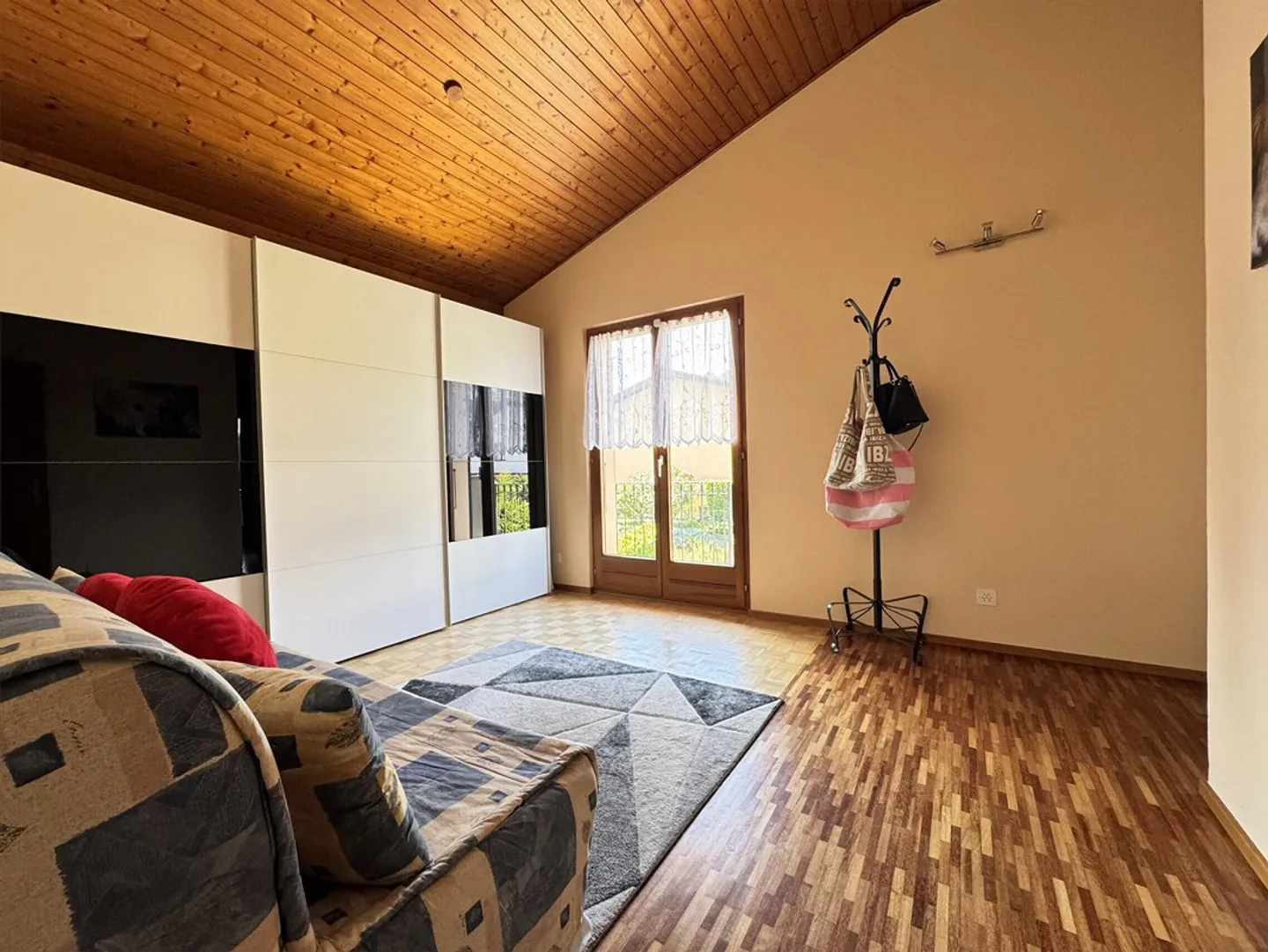 Schöne 4.5-Zimmer-Villa mit Garten und Grotte in Novazzano - Foto 6 von 11