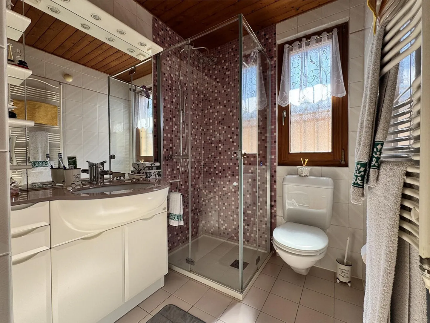 Schöne 4.5-Zimmer-Villa mit Garten und Grotte in Novazzano - Foto 7 von 11